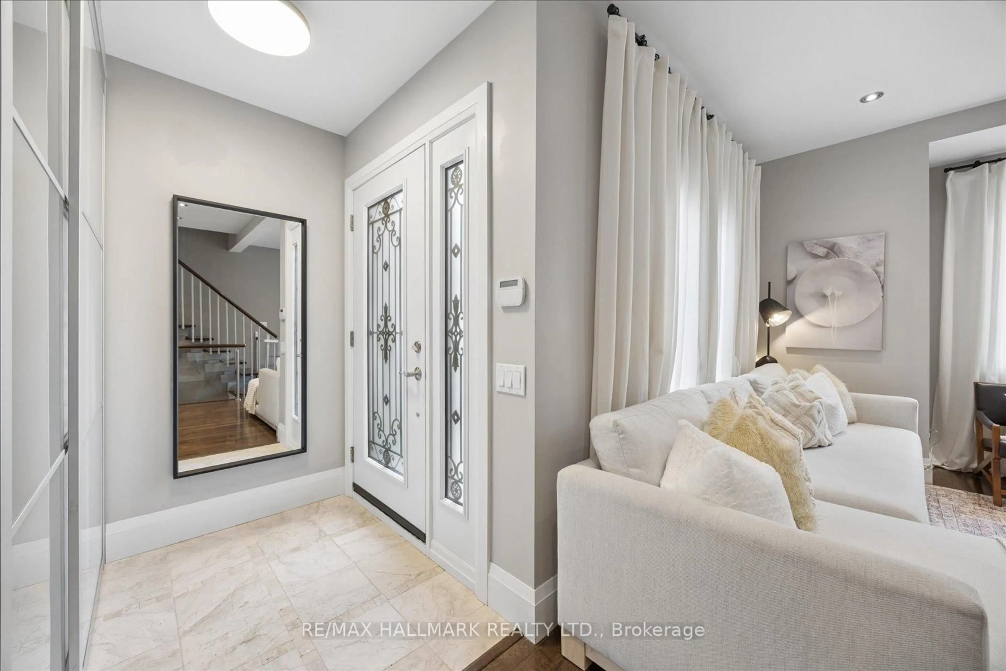 Indoor entryway for 65 Cleveland St, Toronto Ontario M4S 2W3