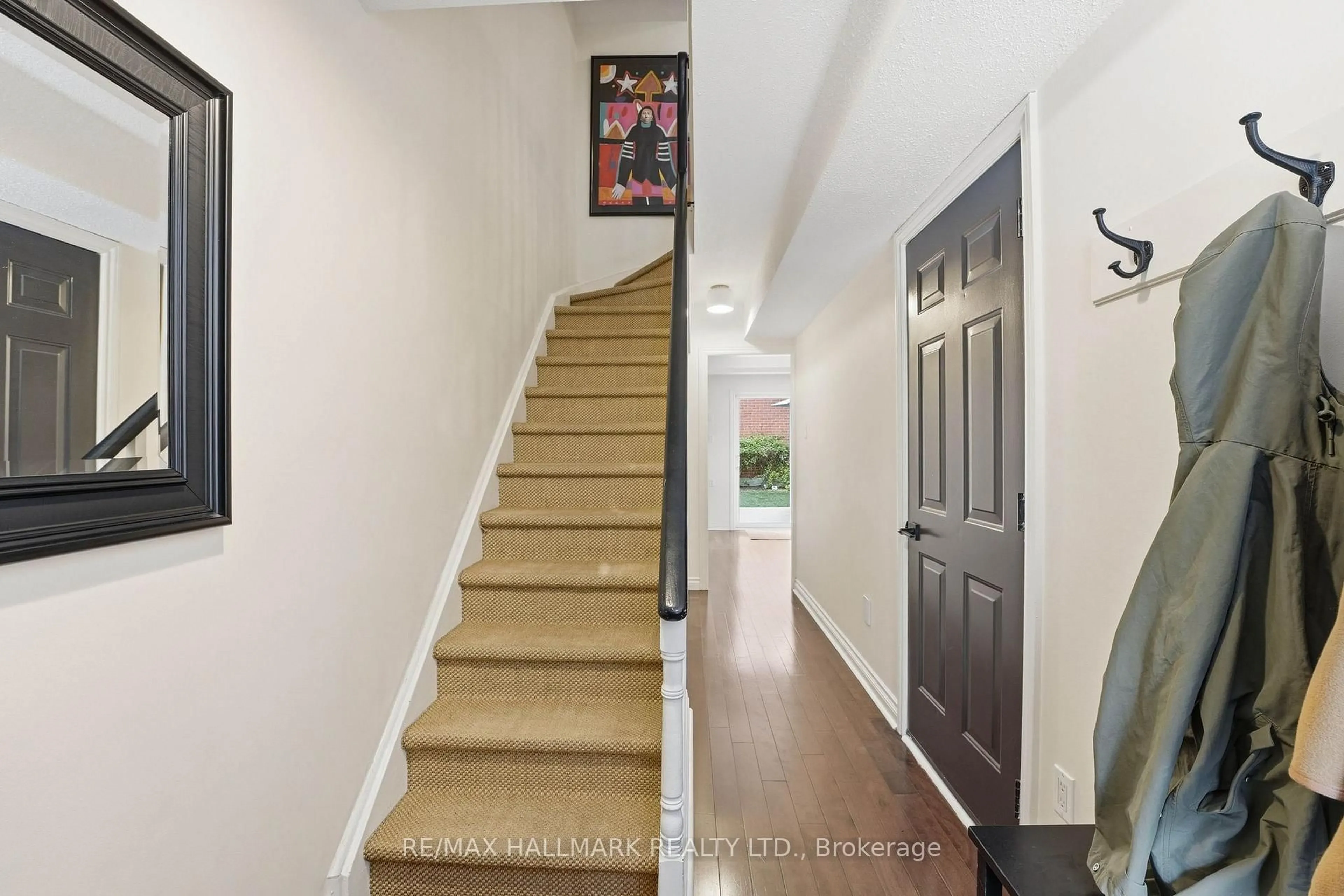 Indoor entryway for 26 Longboat Ave, Toronto Ontario M5A 4E2