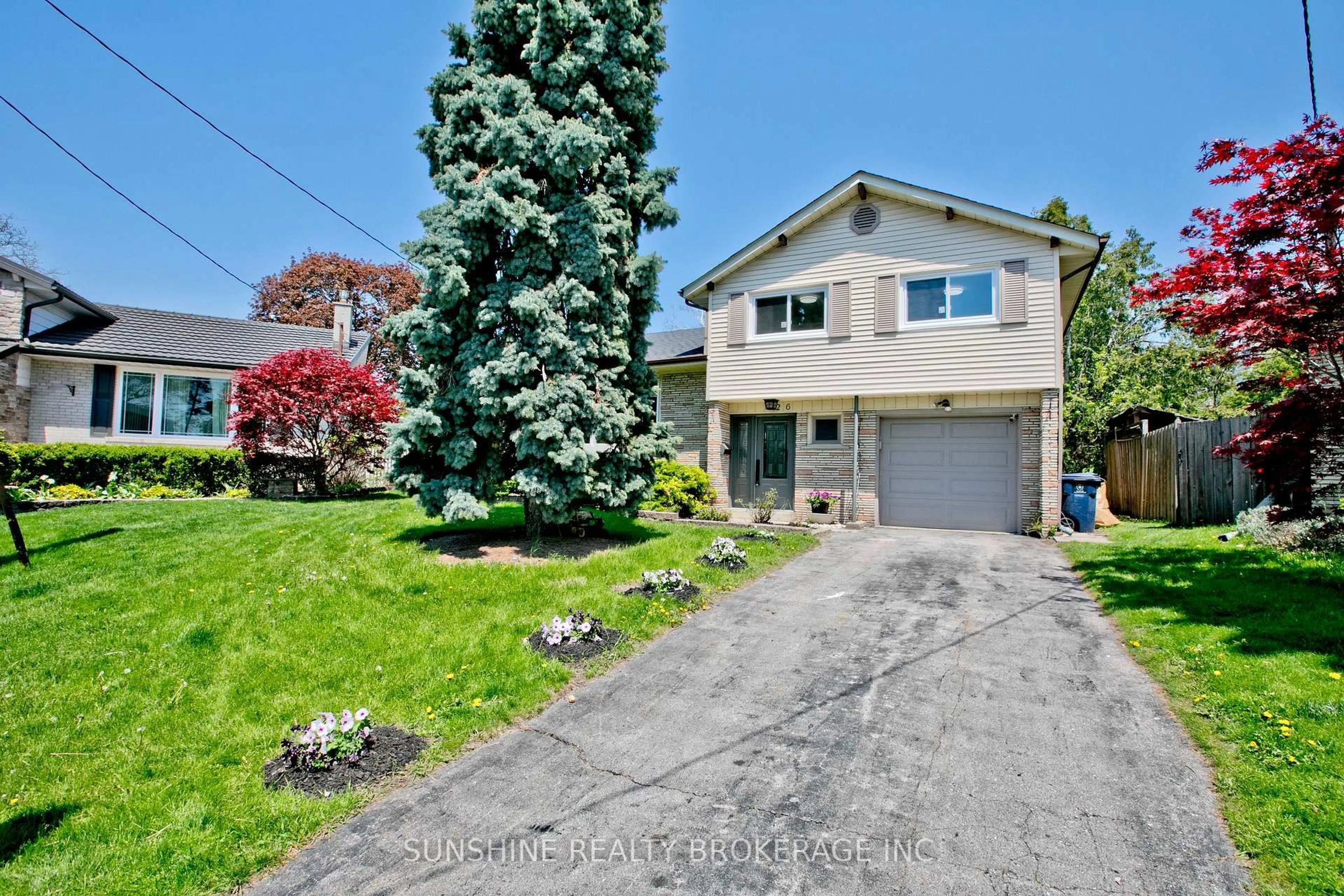 A pic from outside/outdoor area/front of a property/back of a property/a pic from drone, street for 26 Lantana Crt, Toronto Ontario M4A 2H8