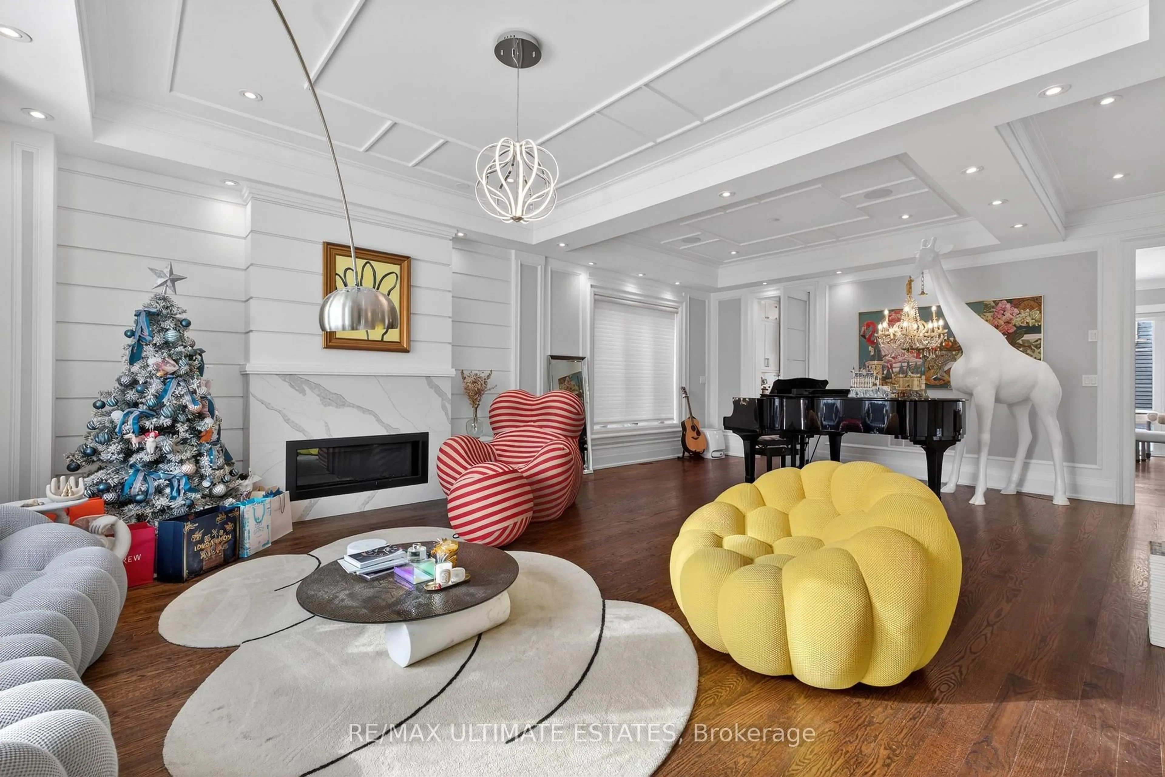 Lobby for 150 Norton Ave, Toronto Ontario M2N 4A6