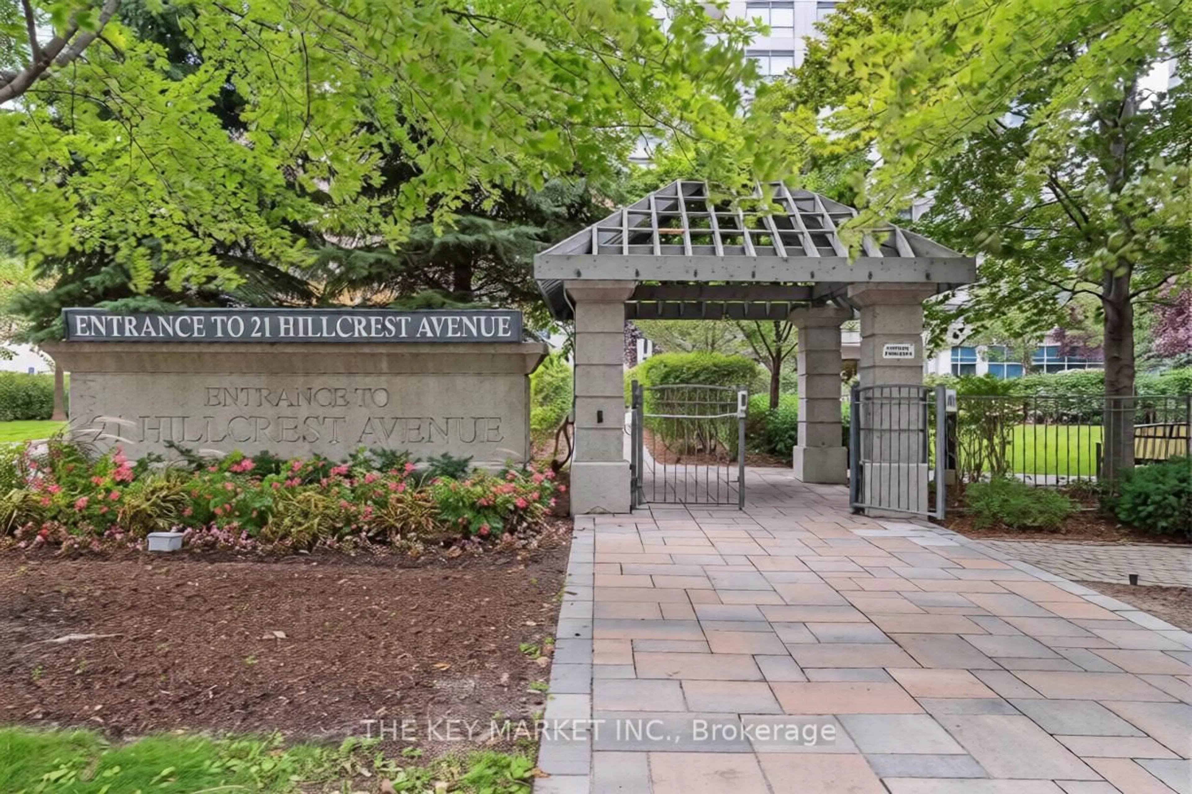 Indoor entryway for 21 Hillcrest Ave #2007, Toronto Ontario M2N 7K2