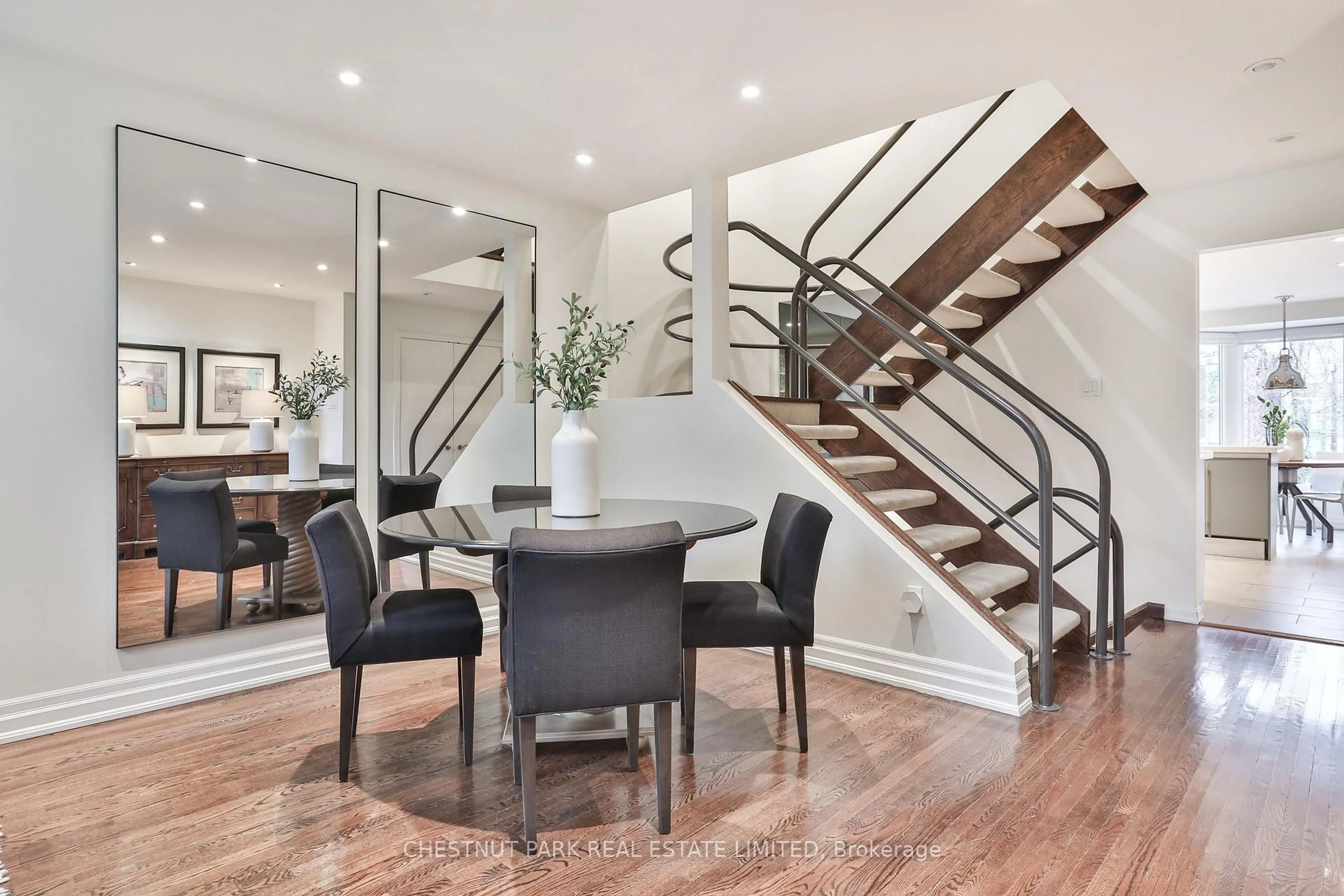 Unknown for 22 Berryman St, Toronto Ontario M5R 1M6