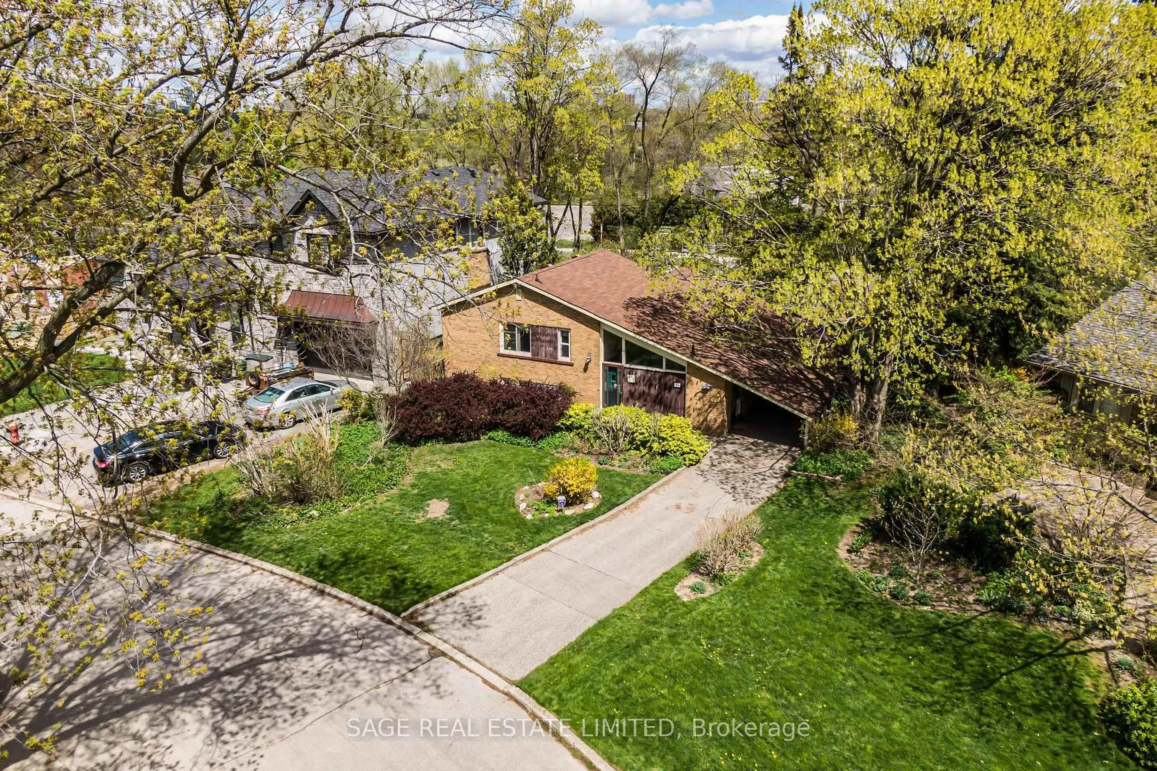 A pic from outside/outdoor area/front of a property/back of a property/a pic from drone, street for 56 Grangemill Cres, Toronto Ontario M3B 2J2