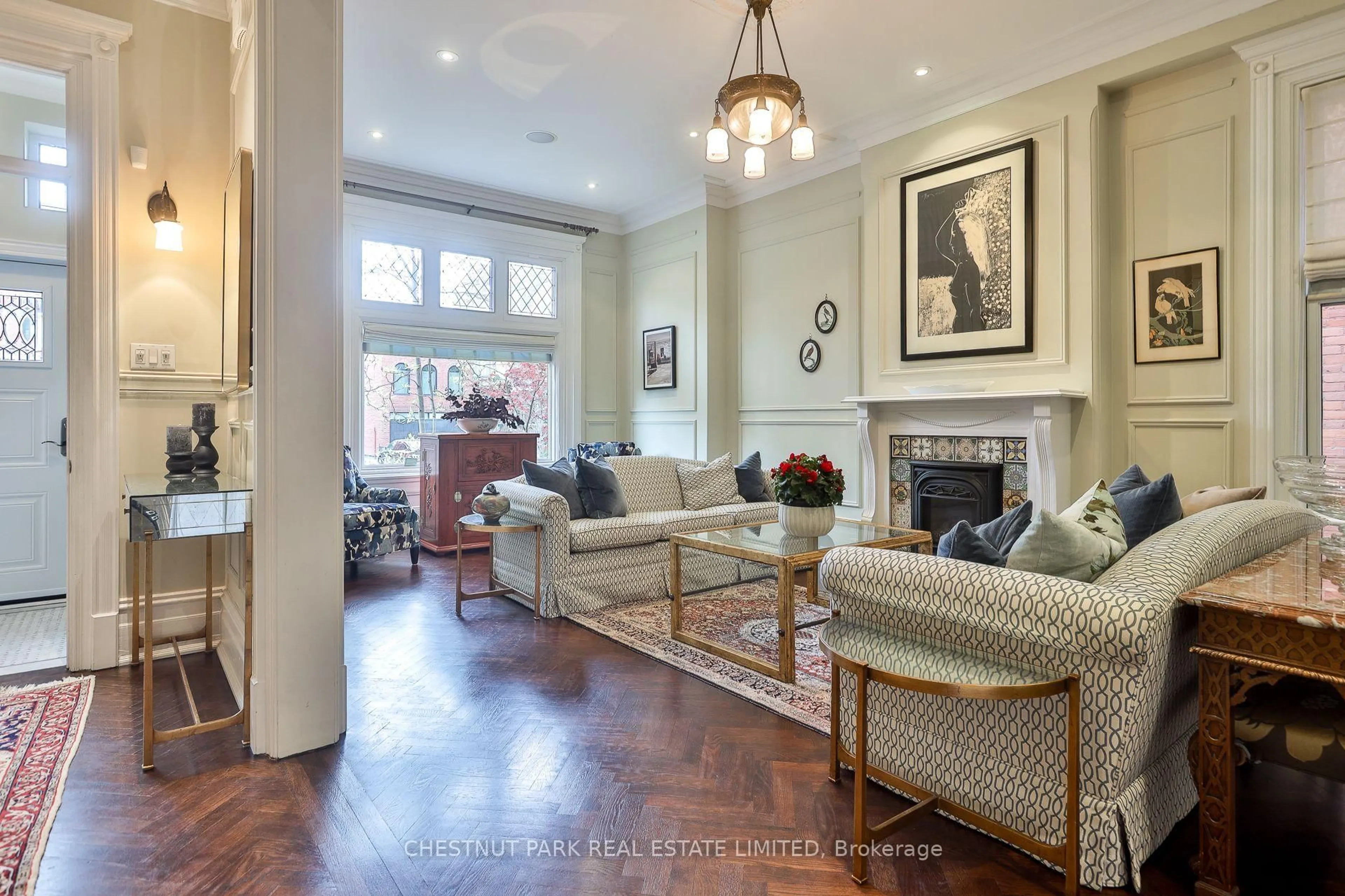 Living room with furniture, unknown for 67 Madison Ave, Toronto Ontario M5R 2S3