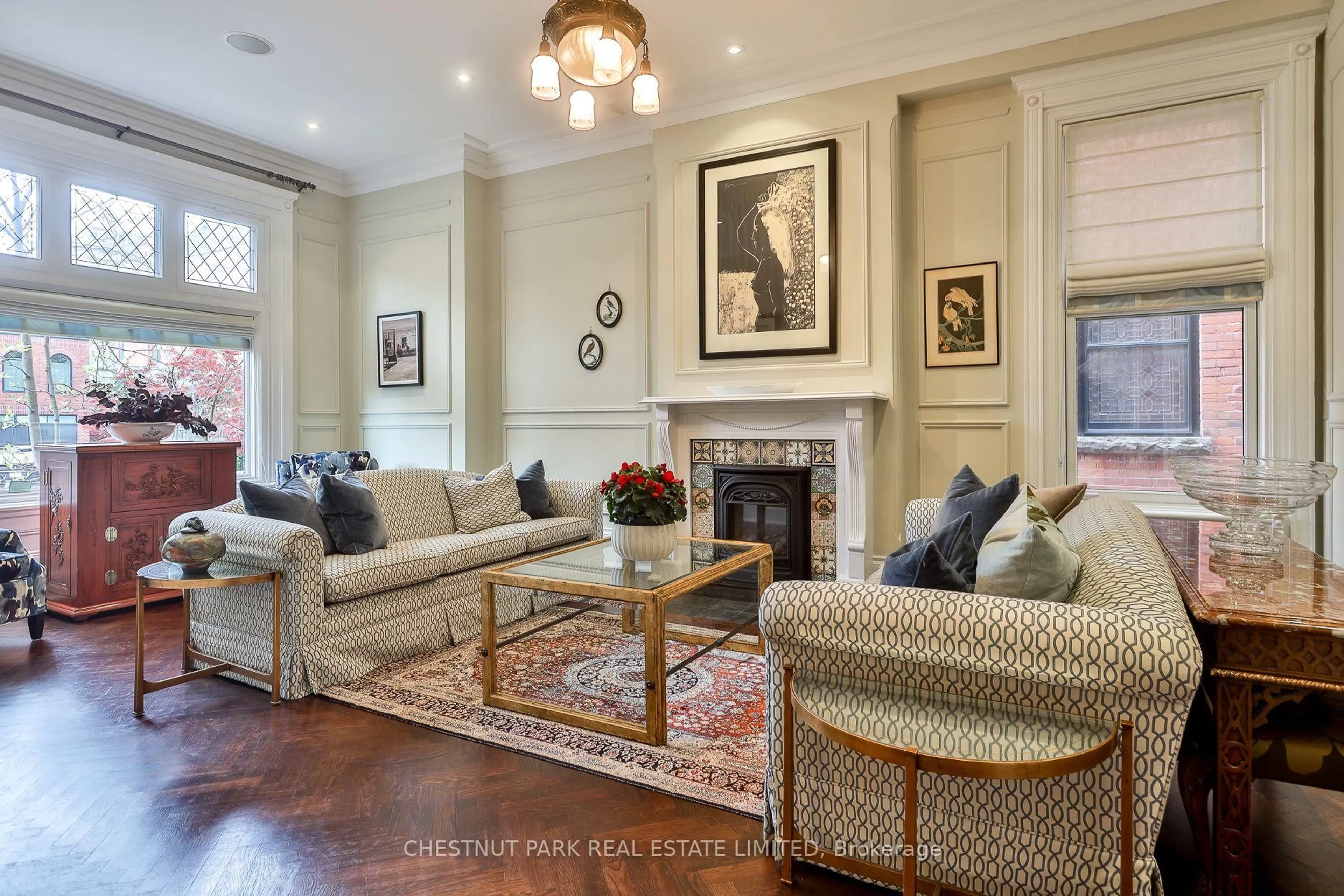Living room with furniture, unknown for 67 Madison Ave, Toronto Ontario M5R 2S3
