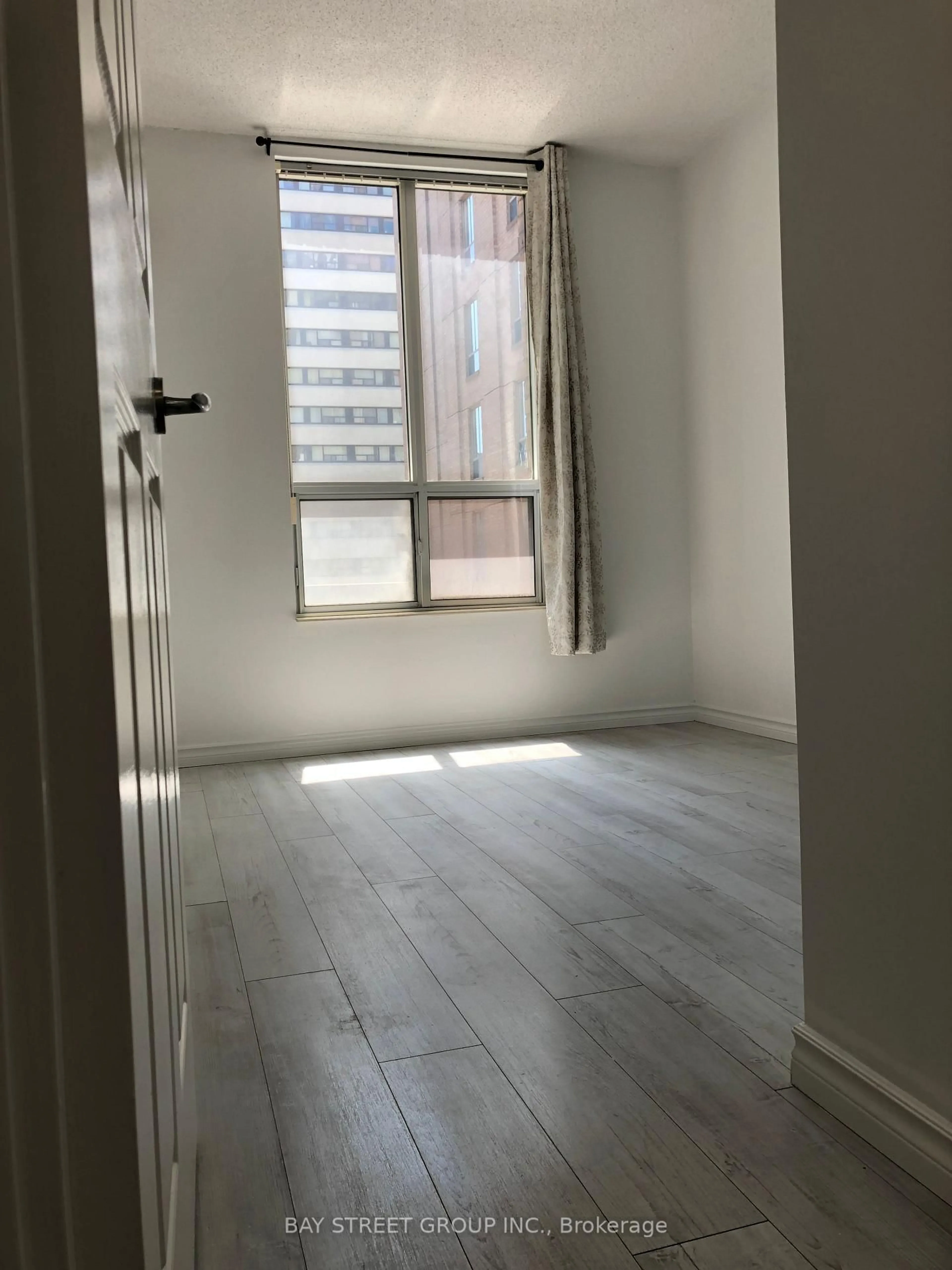 A pic of a room for 284 Bloor St #308, Toronto Ontario M5S 3B8
