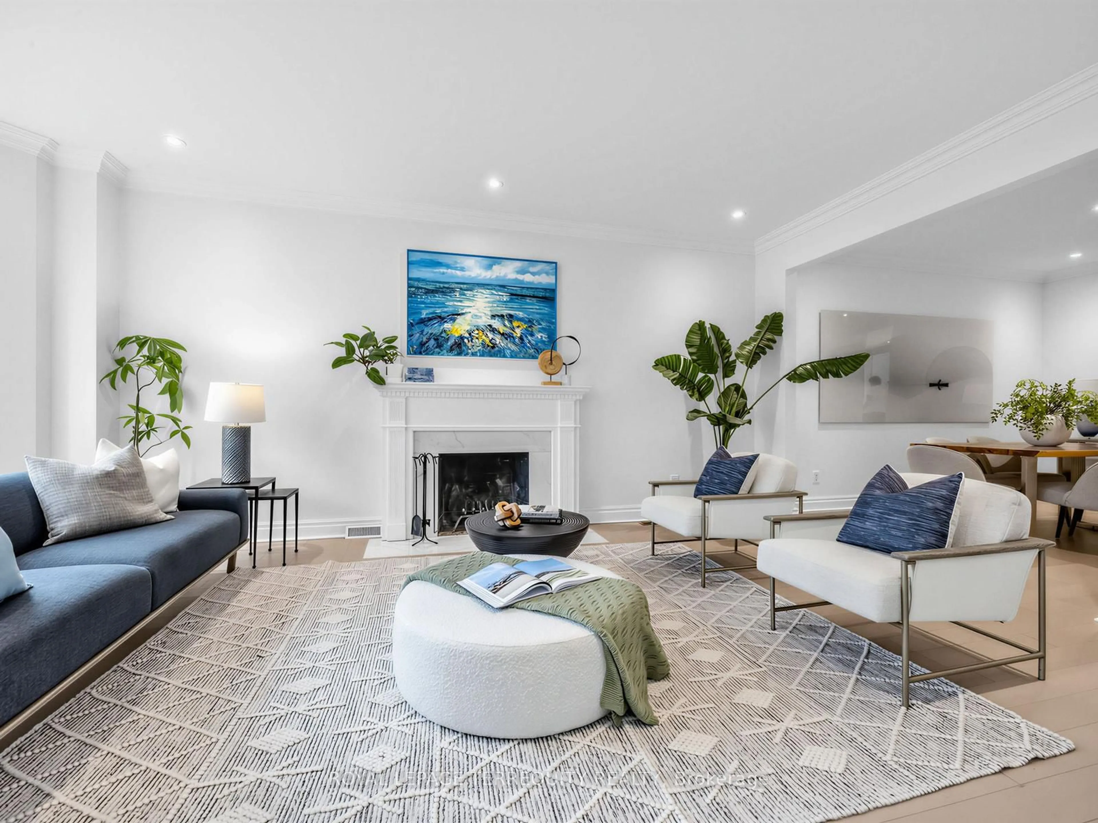 Living room with furniture, unknown for 159 Hillsdale Ave, Toronto Ontario M4S 1T4