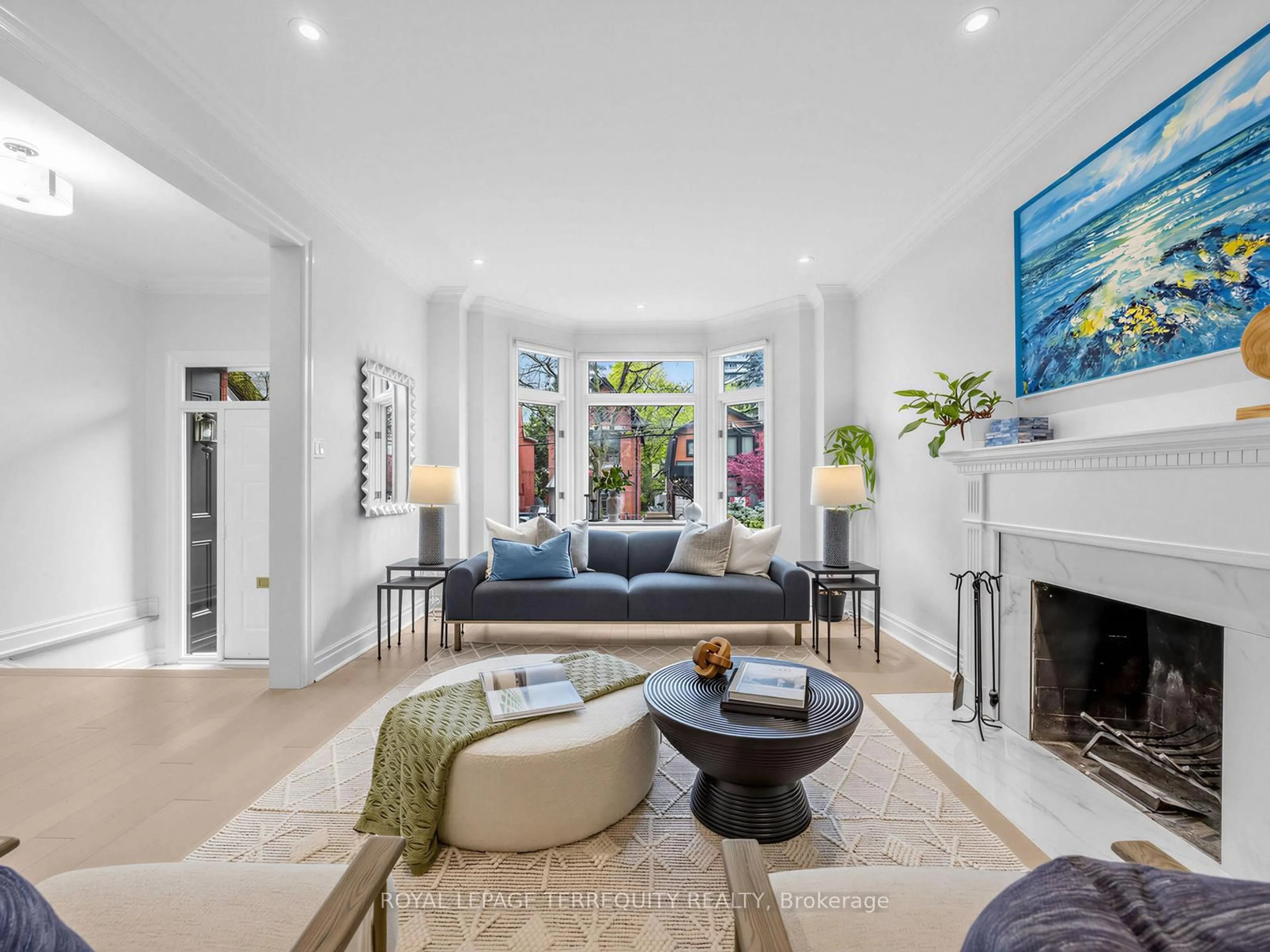 Living room with furniture, unknown for 159 Hillsdale Ave, Toronto Ontario M4S 1T4