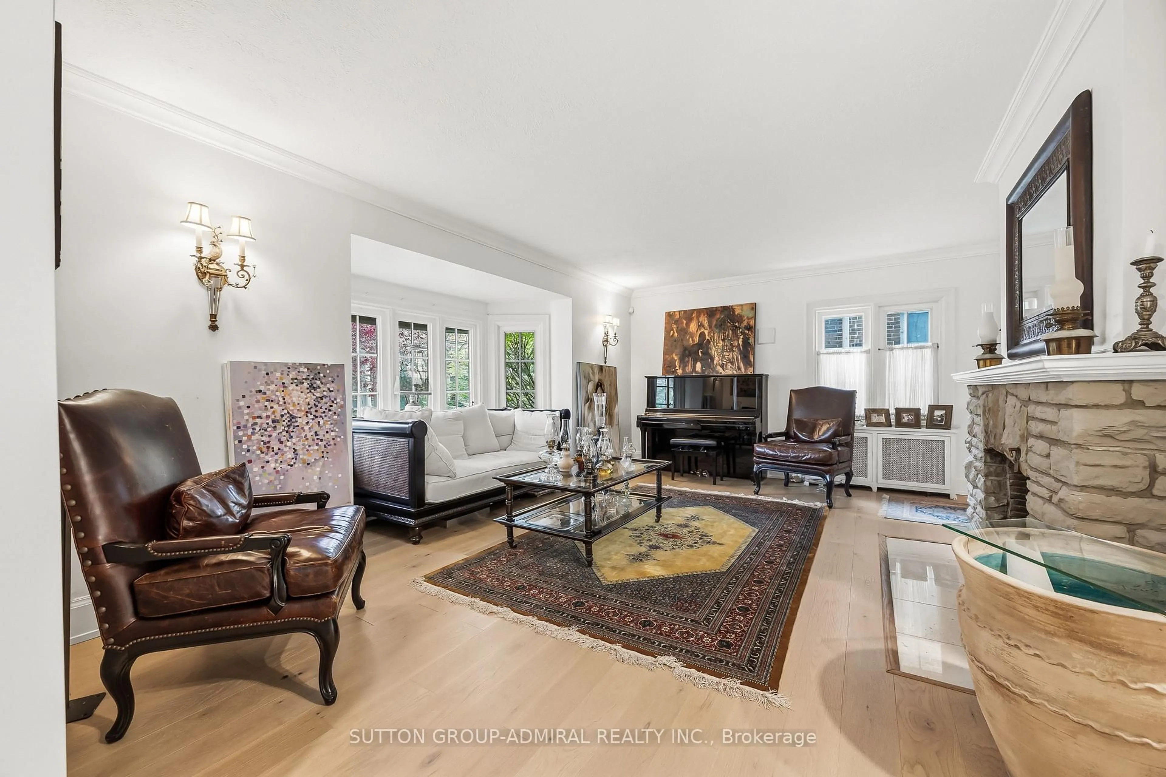Living room with furniture, unknown for 94 St Leonard's Ave, Toronto Ontario M4N 1K5