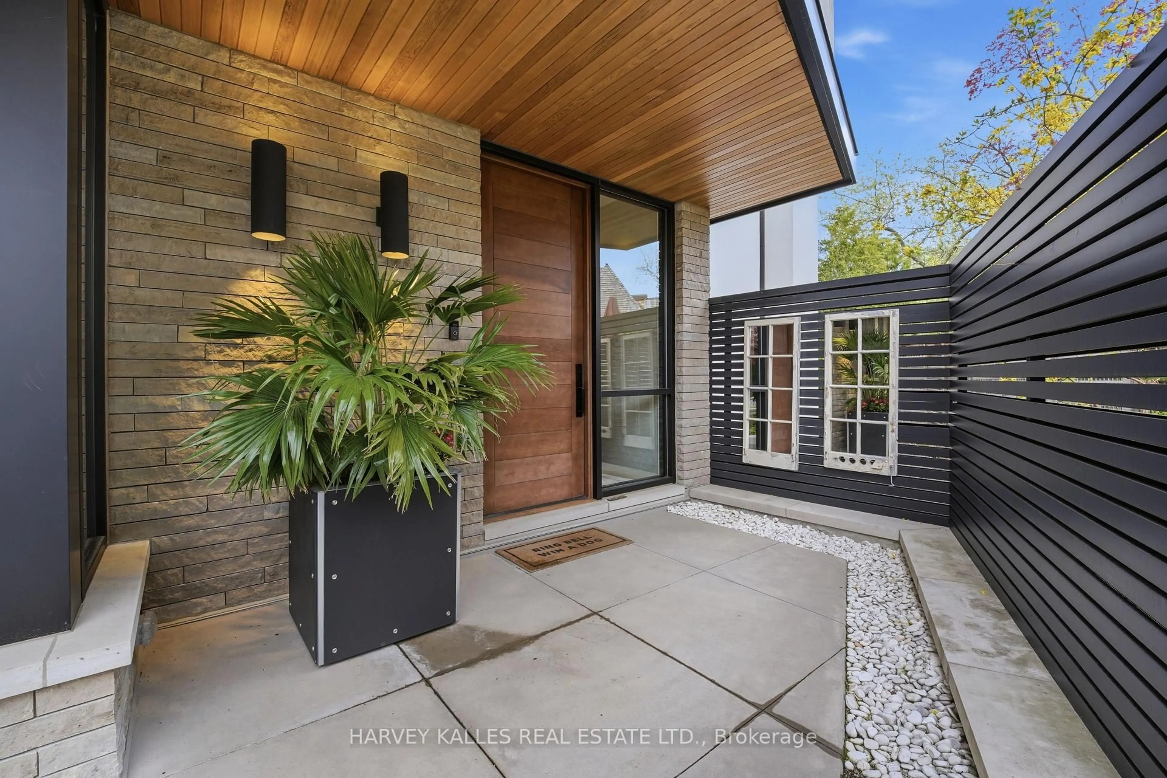 Indoor entryway for 43 Hillholm Rd, Toronto Ontario M5P 1M4