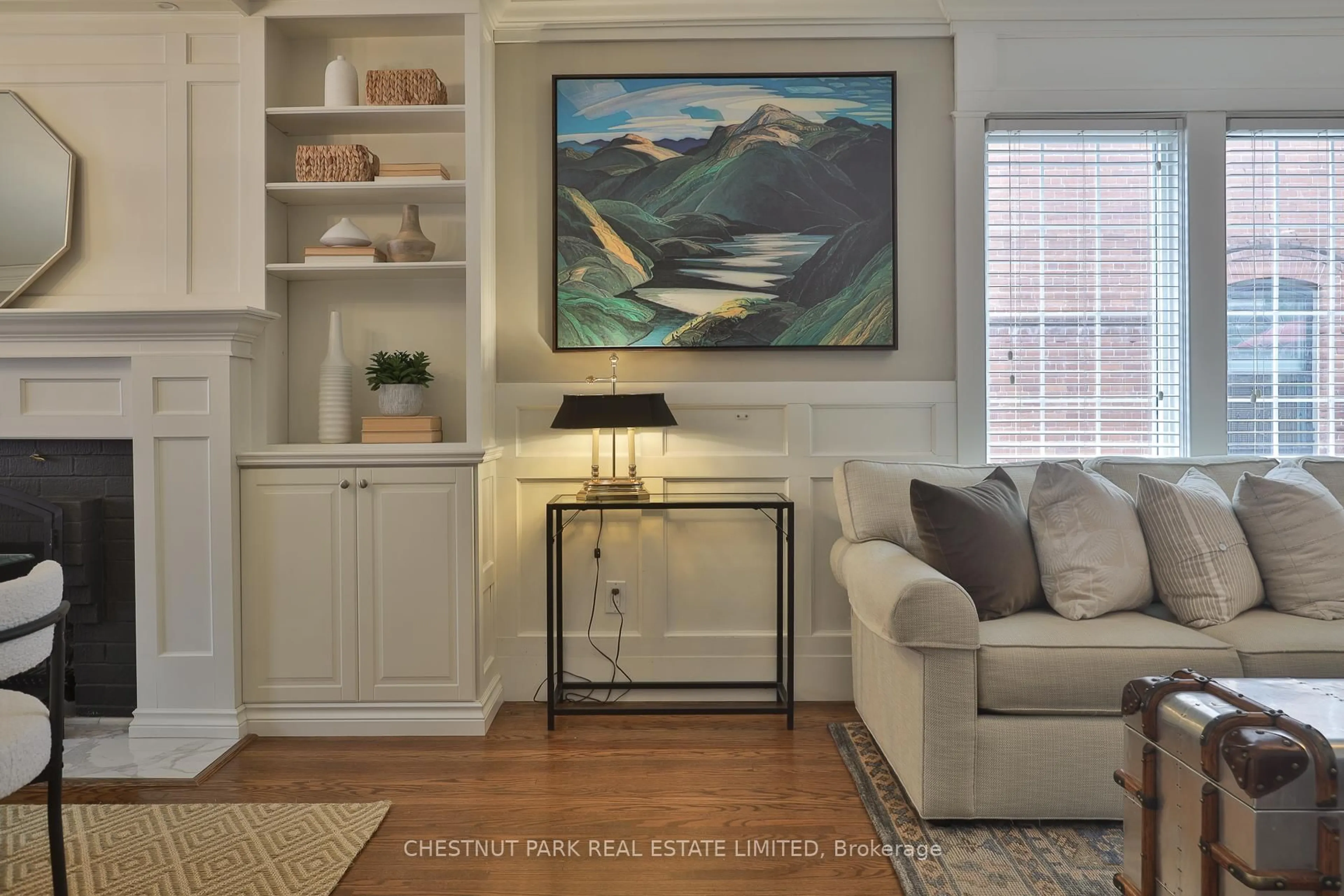 Living room with furniture, unknown for 452 Davisville Ave, Toronto Ontario M4S 1H8