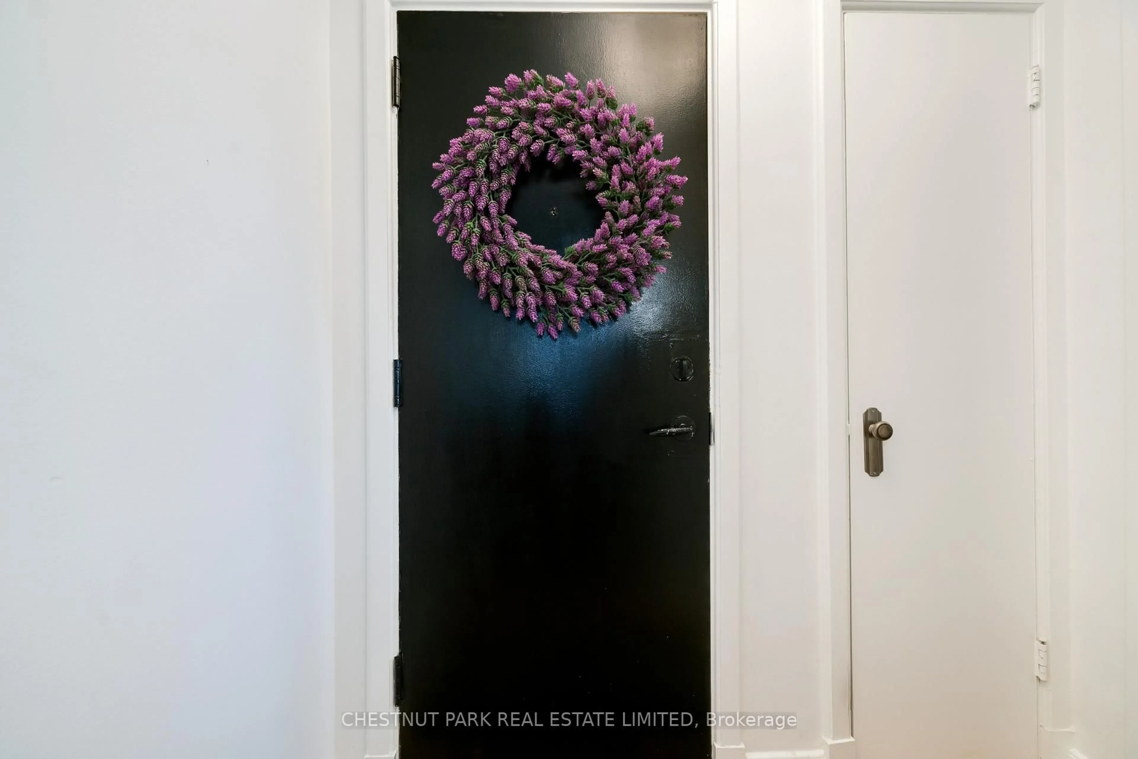 Indoor entryway for 707 Eglinton Ave #403, Toronto Ontario M5N 1C8