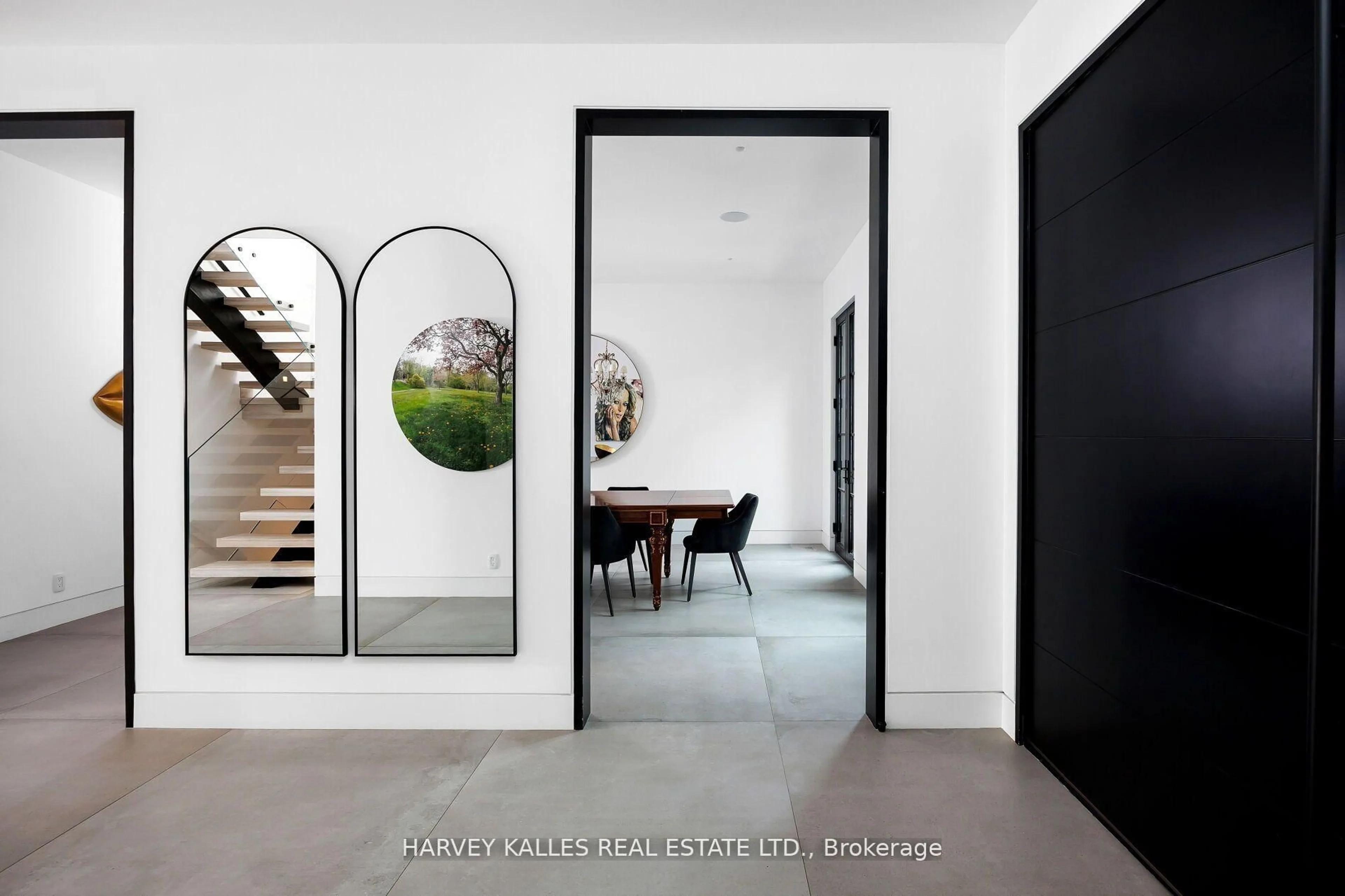 Indoor entryway for 5 Dewbourne Ave, Toronto Ontario M5P 1Z1