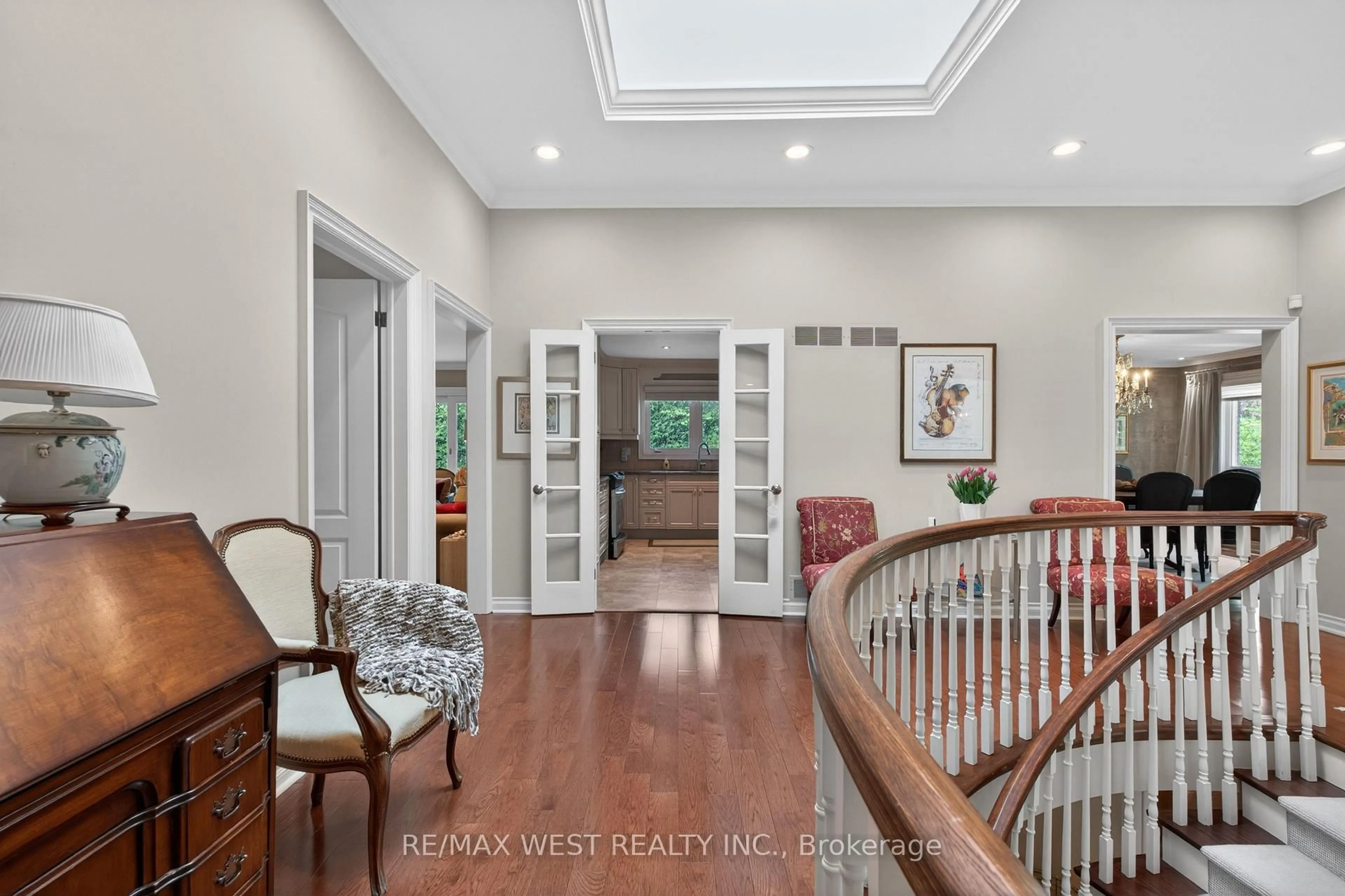 Indoor entryway for 16 Caravan Dr, Toronto Ontario M3B 1N2