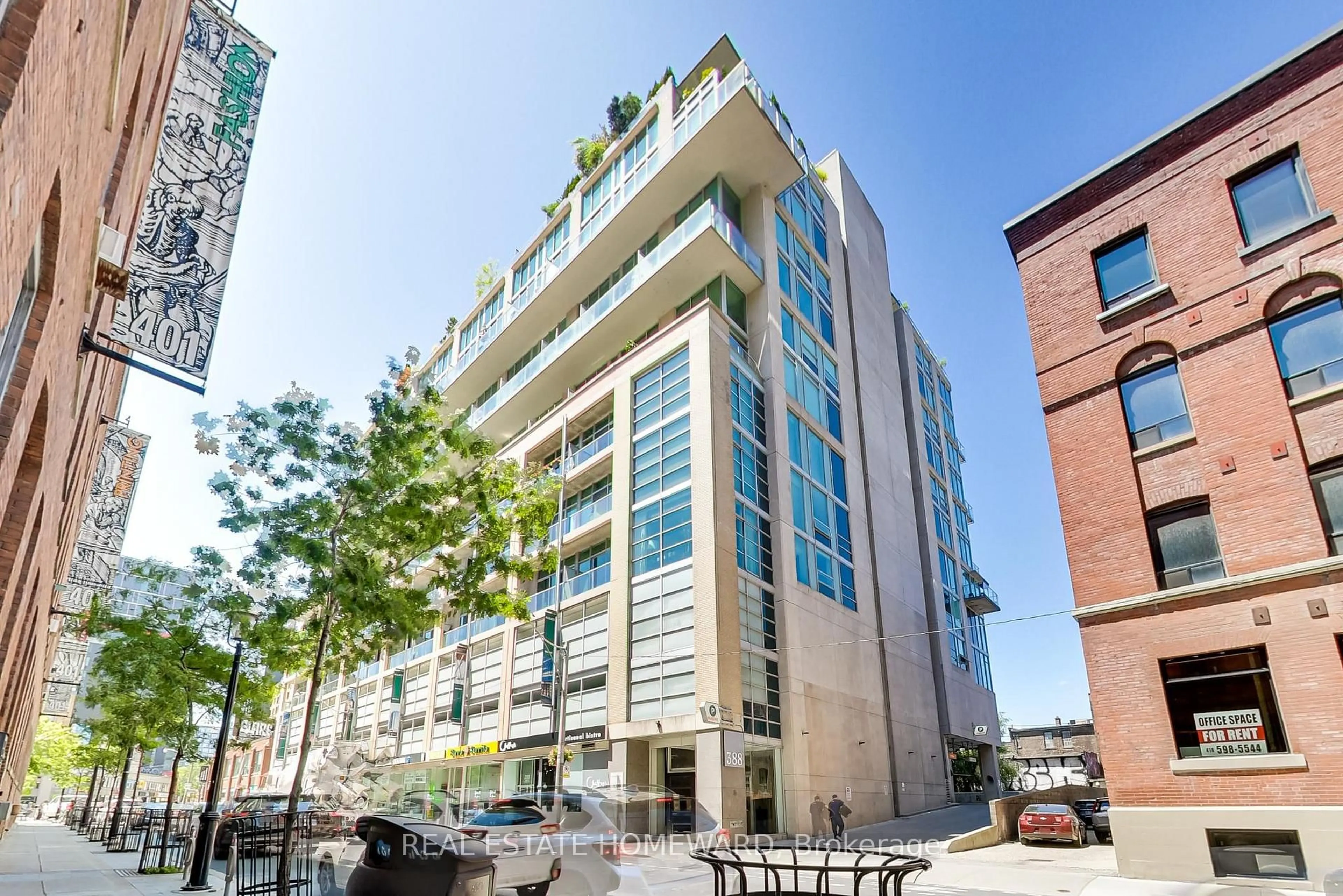 Patio, building for 388 Richmond St #1115, Toronto Ontario M5V 3P1