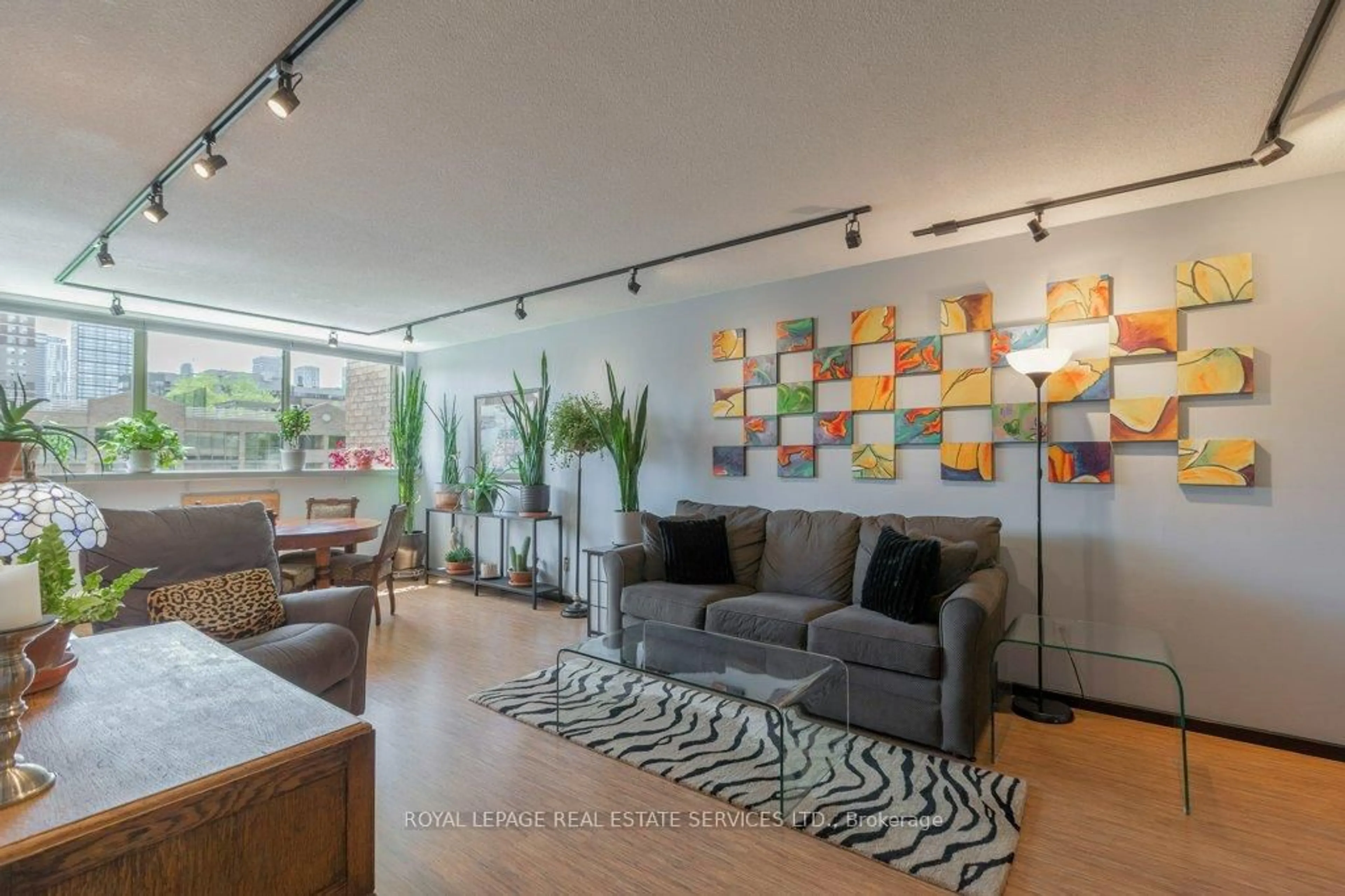 Living room with furniture, unknown for 15 Maitland Pl #409, Toronto Ontario M4Y 2X3