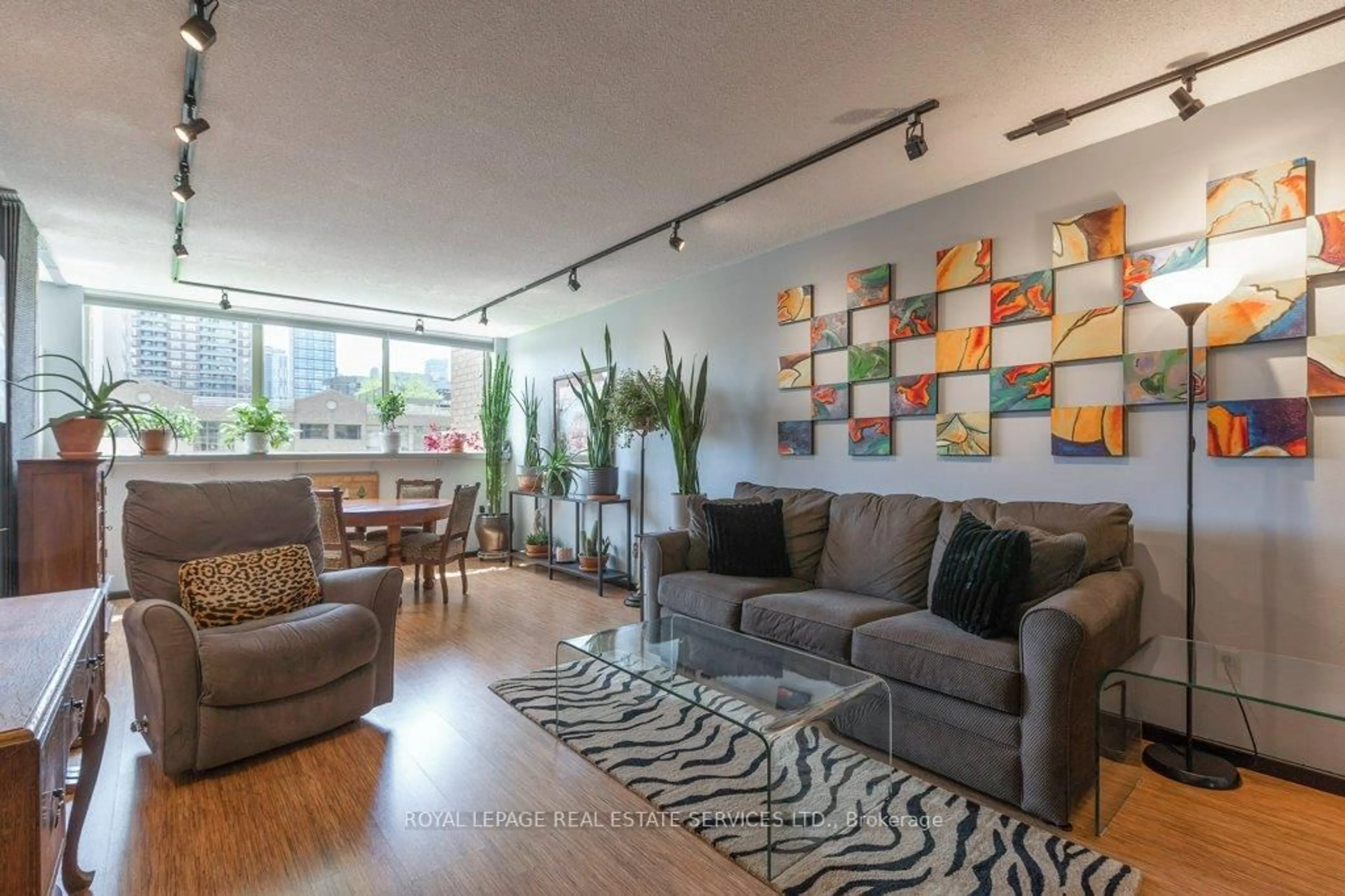 Living room with furniture, unknown for 15 Maitland Pl #409, Toronto Ontario M4Y 2X3