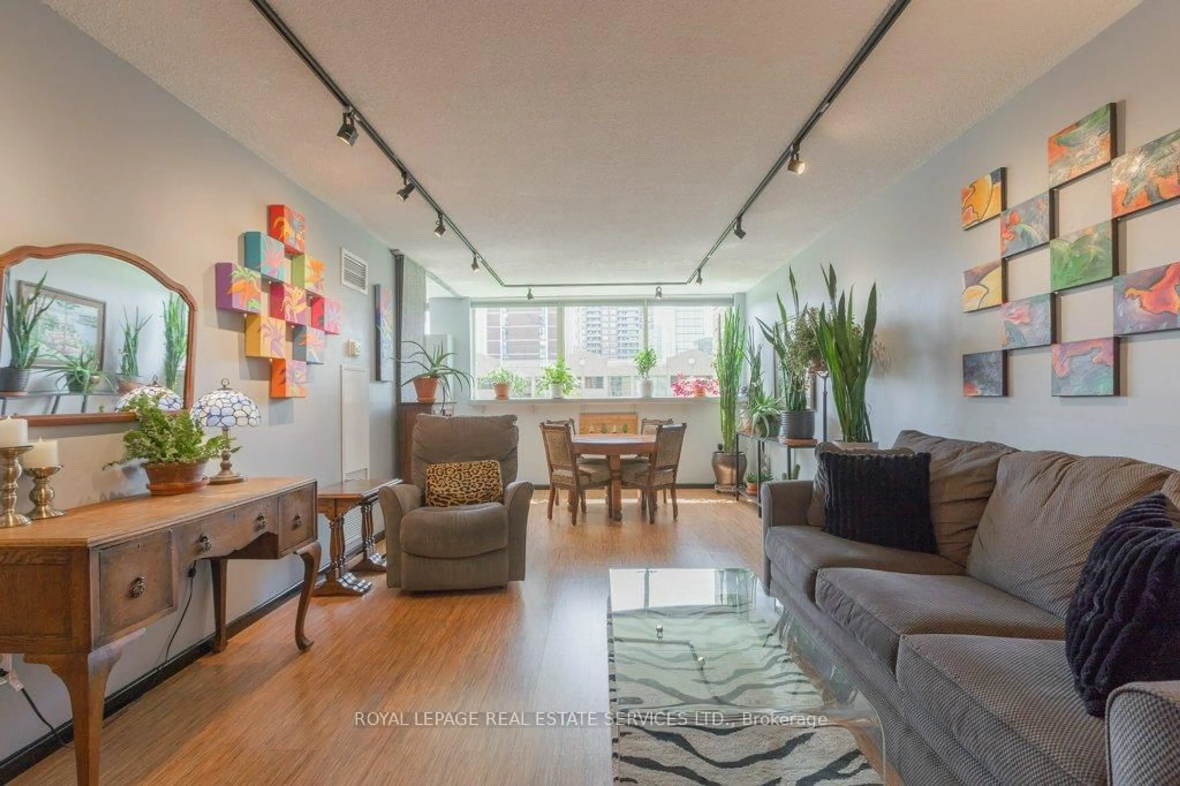 Living room with furniture, unknown for 15 Maitland Pl #409, Toronto Ontario M4Y 2X3