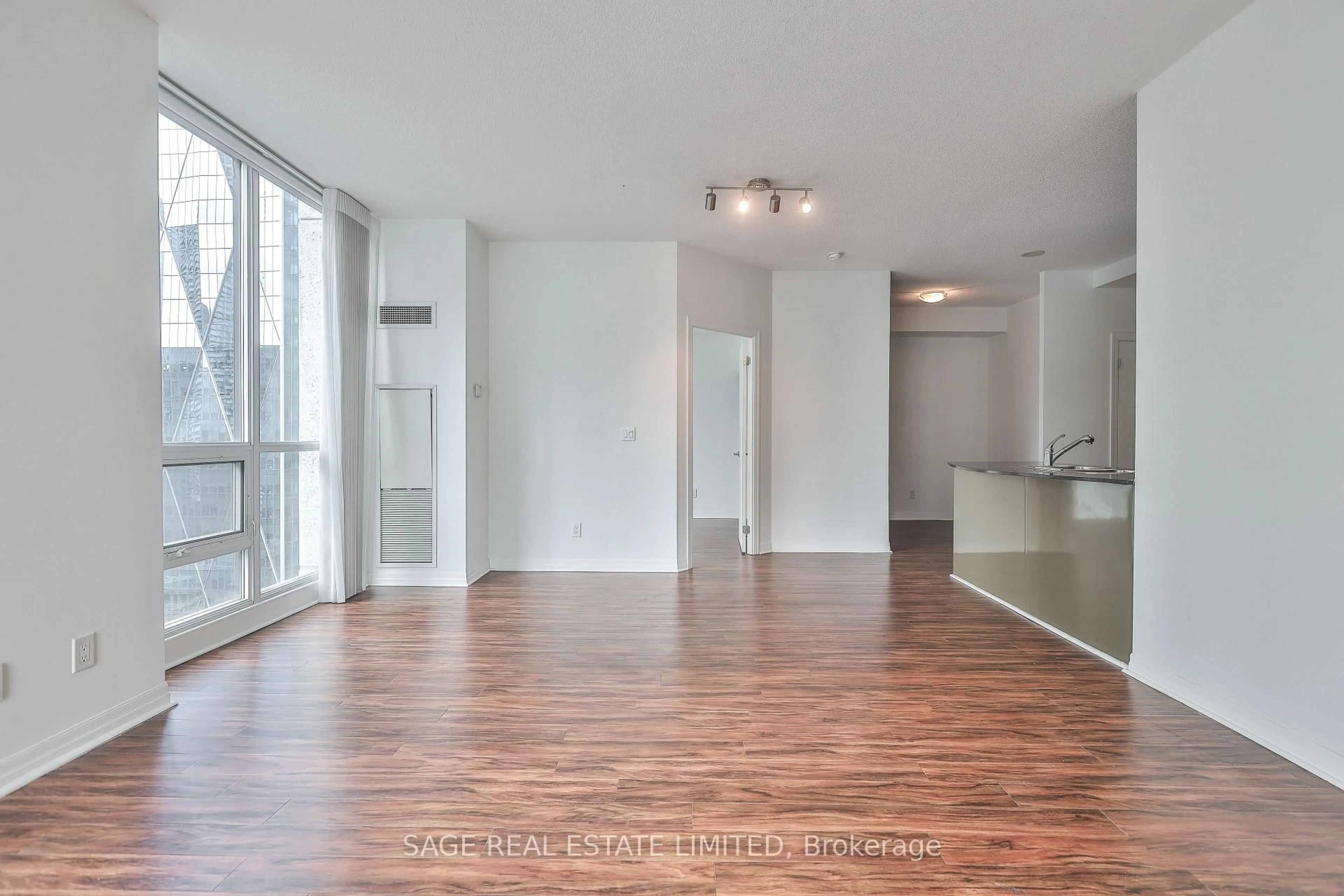 Unknown for 16 Yonge St #2711, Toronto Ontario M5E 2A1