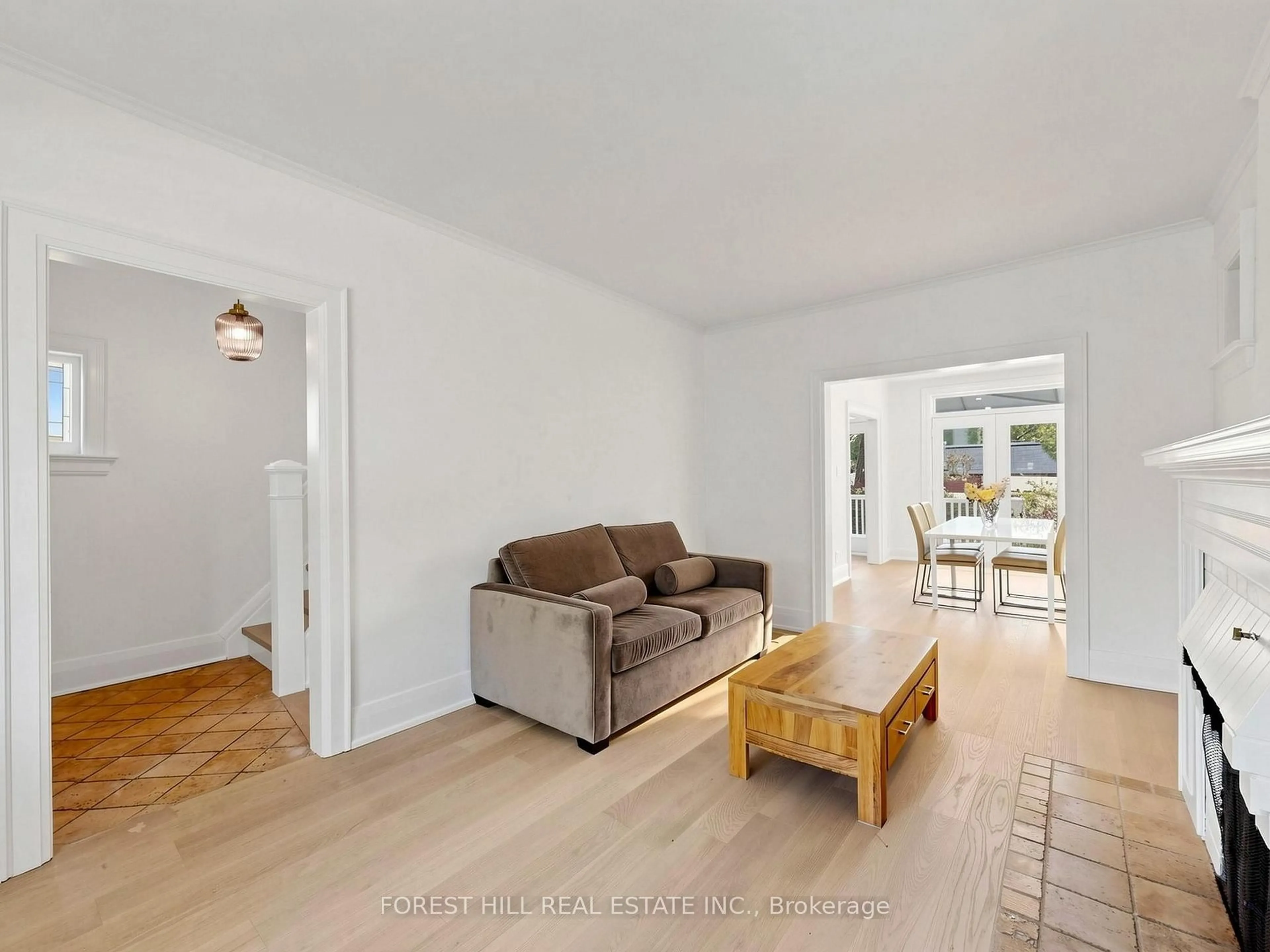 Living room with furniture, wood/laminate floor for 277 Snowdon Ave, Toronto Ontario M4N 2B4