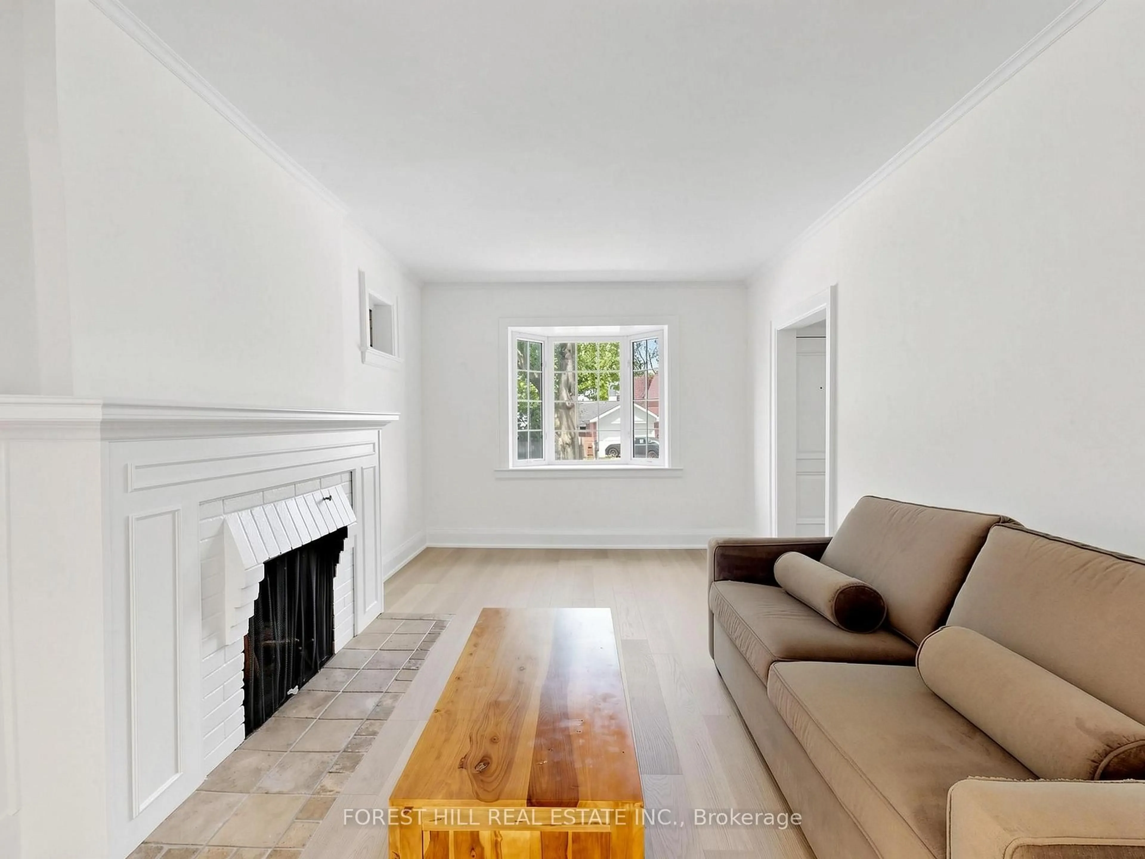 Living room with furniture, unknown for 277 Snowdon Ave, Toronto Ontario M4N 2B4