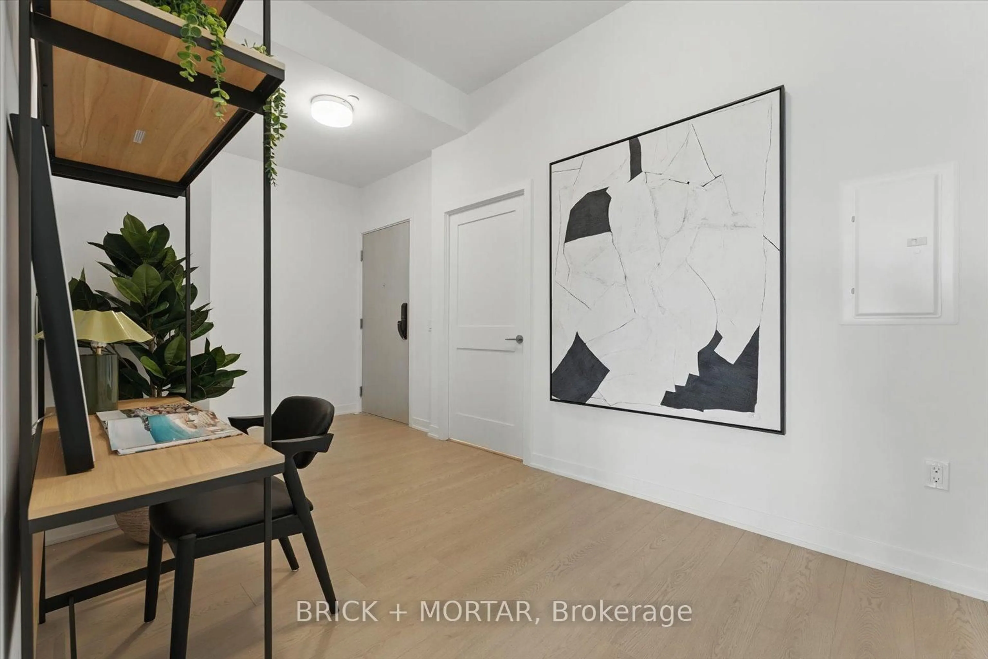 Indoor entryway for 1 Hillsdale Ave #1006, Toronto Ontario M4S 0E5