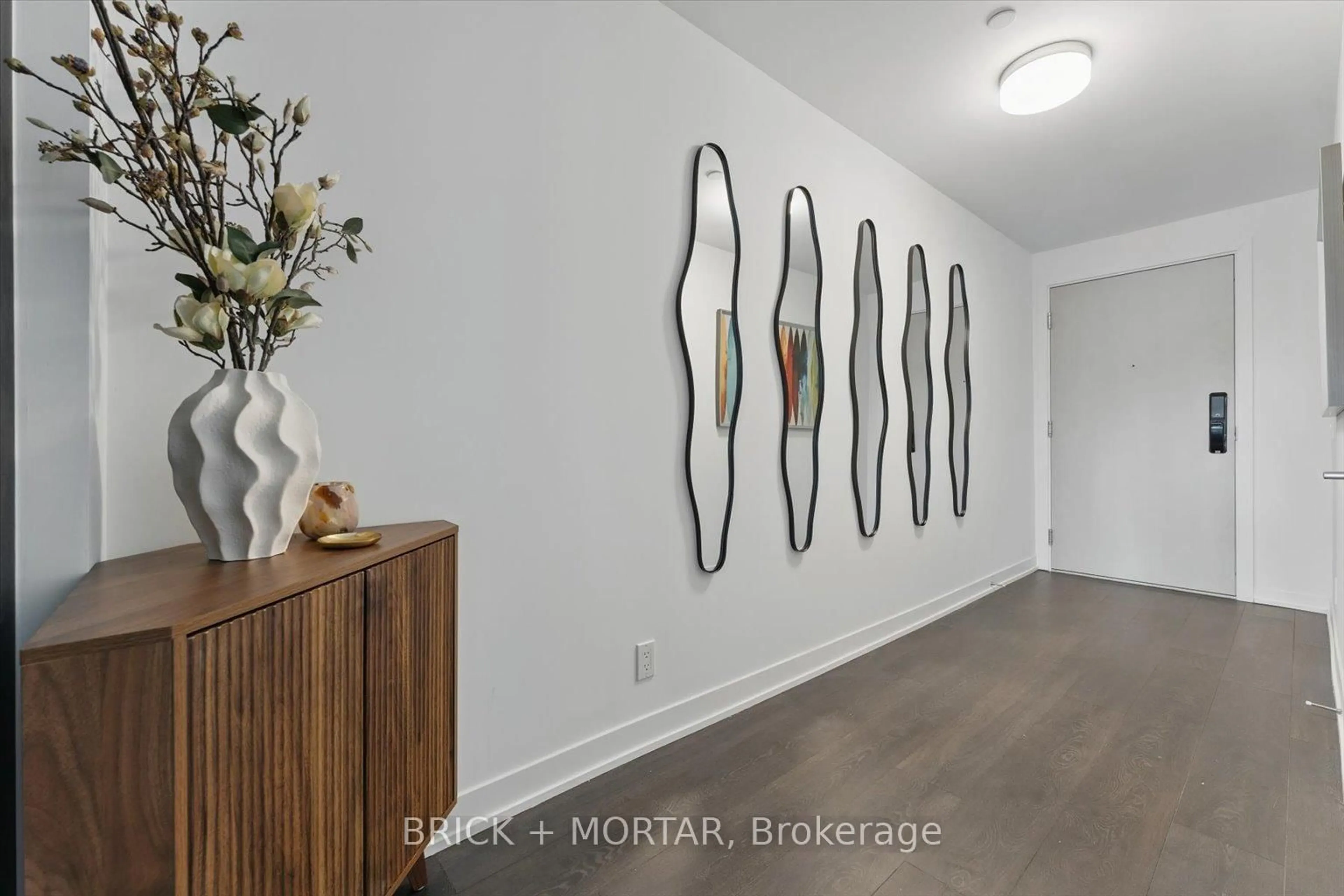 Indoor entryway for 1 Hillsdale Ave #406, Toronto Ontario M4S 0E5