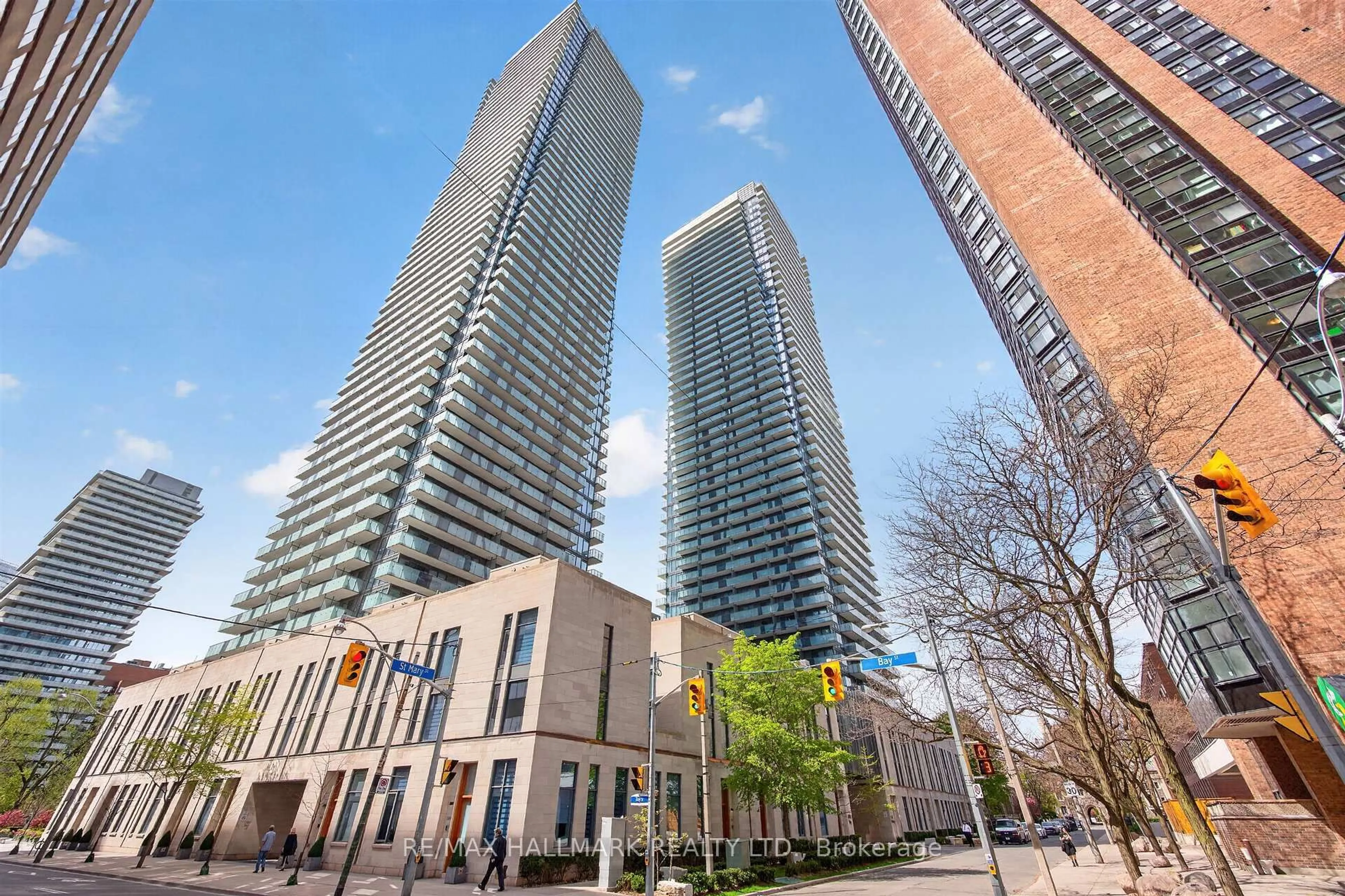 Patio, city buildings view from balcony for 1080 Bay St #2801, Toronto Ontario M5S 0A5