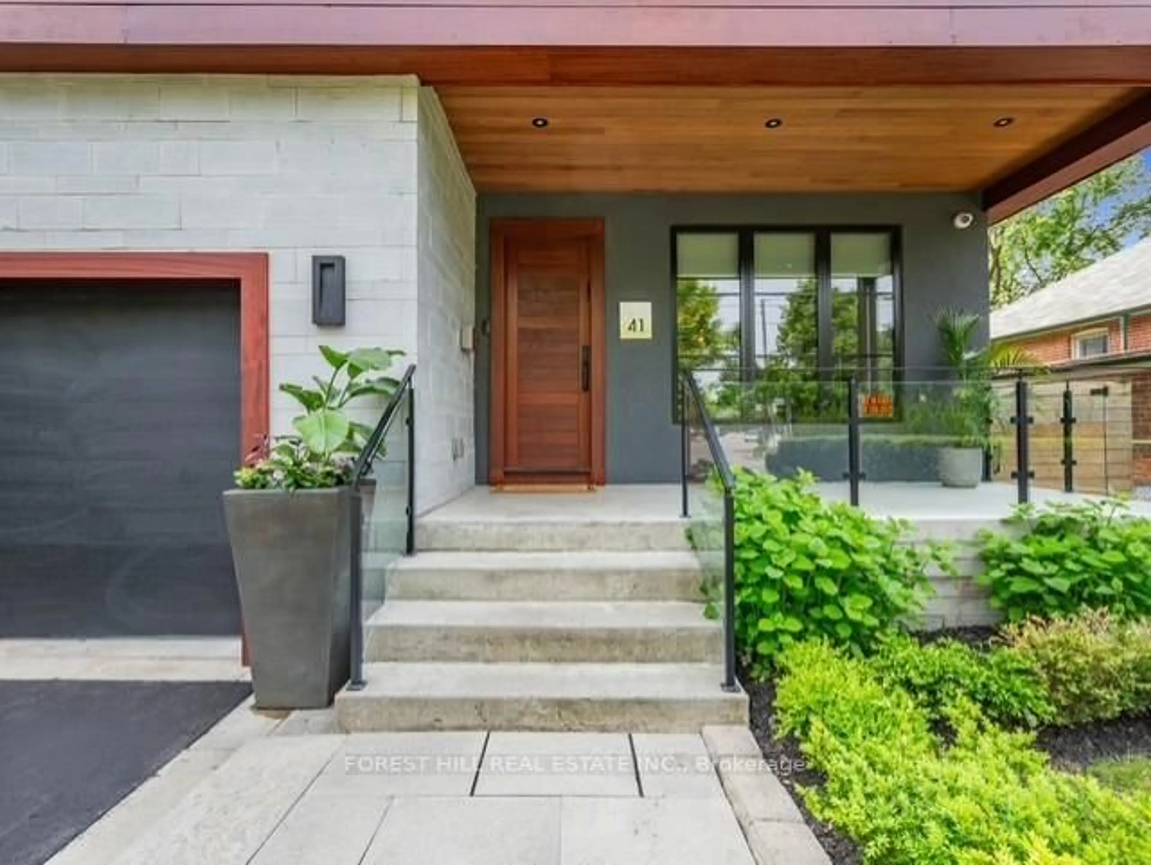 Indoor entryway for 41 Invermay Ave, Toronto Ontario M3H 1Z1
