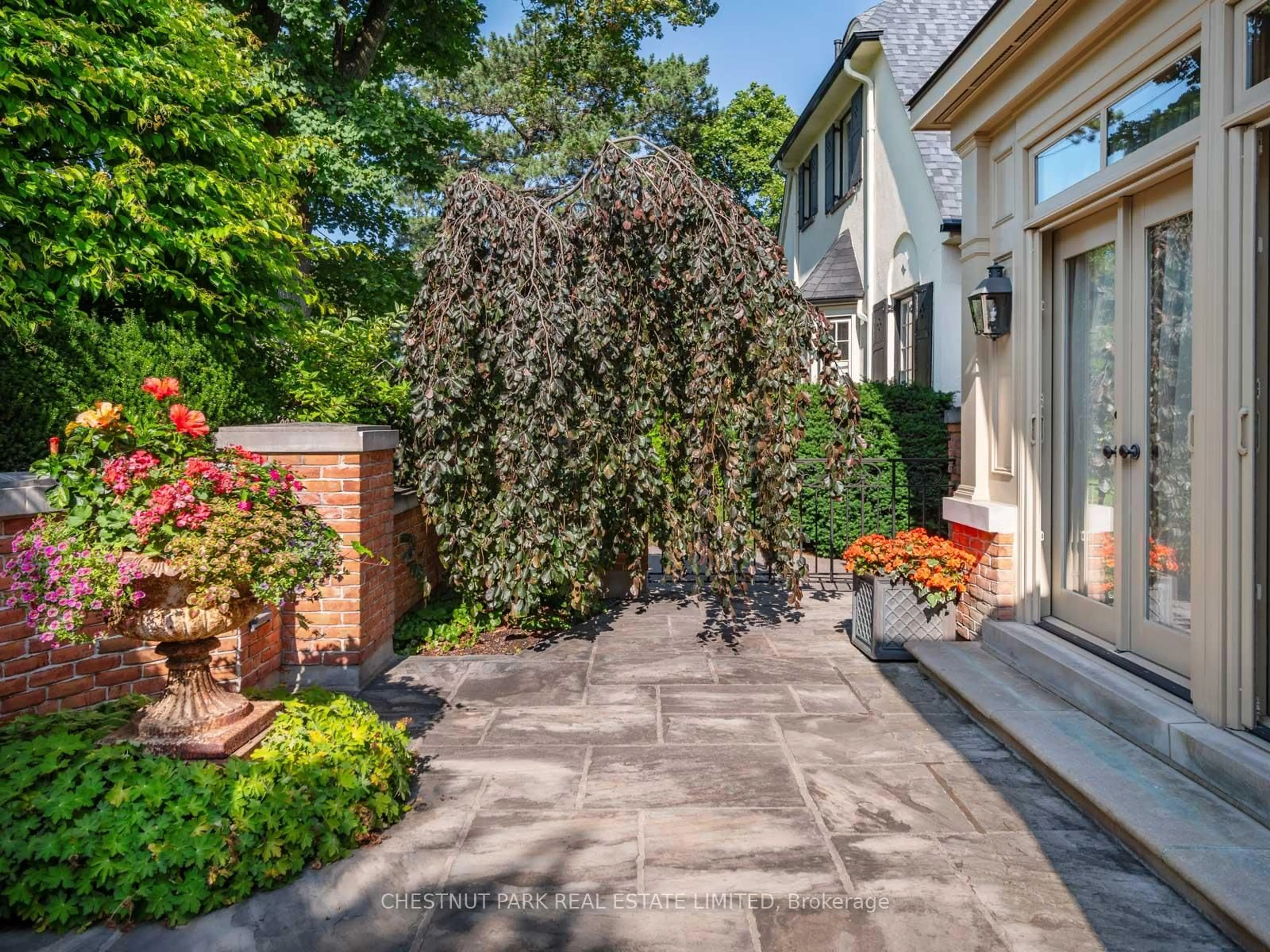 Patio, street for 449 Blythwood Rd, Toronto Ontario M4N 1A8