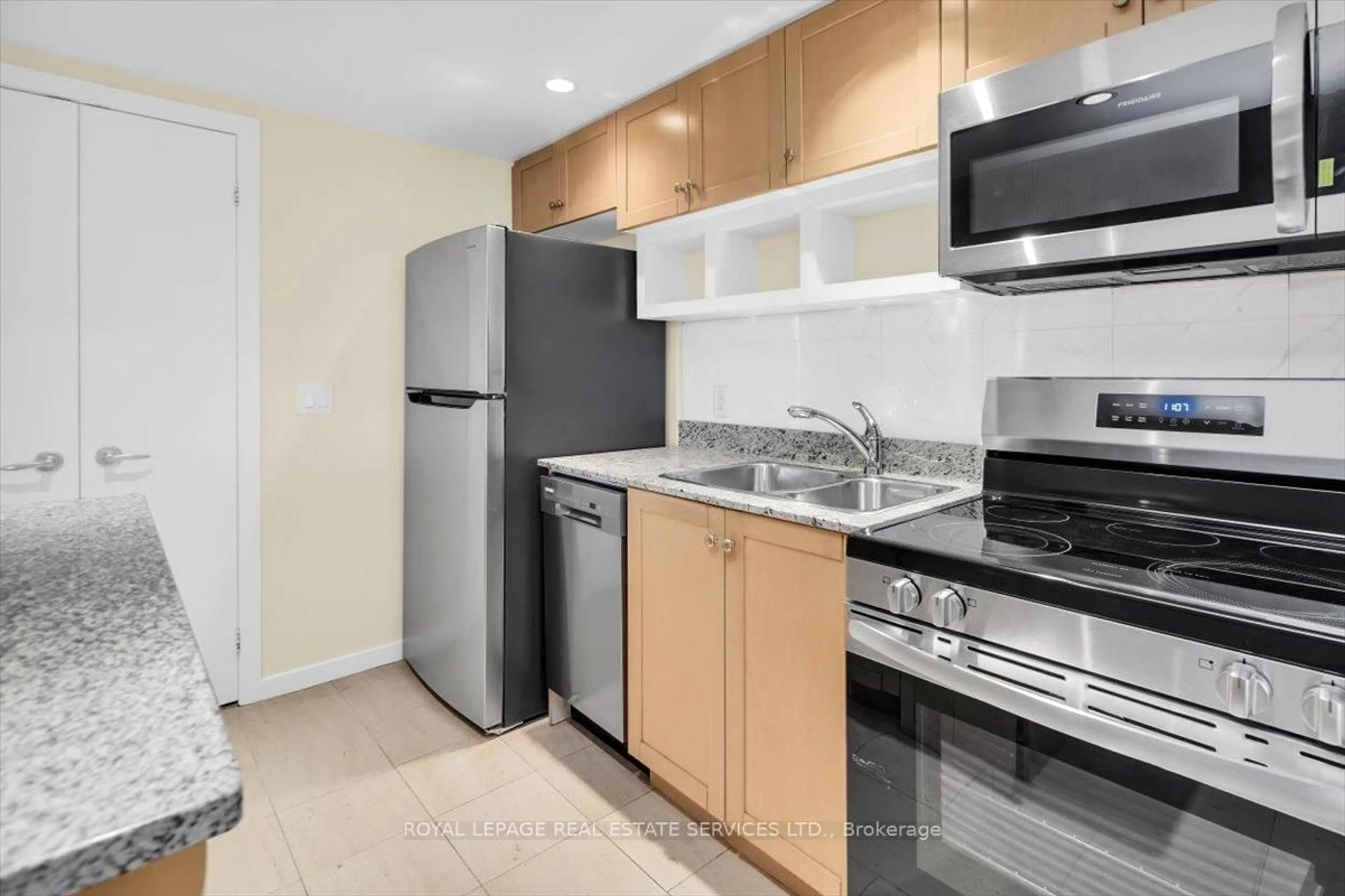 Standard kitchen, unknown for 208 Queens Quay #1104, Toronto Ontario M5J 2Y5