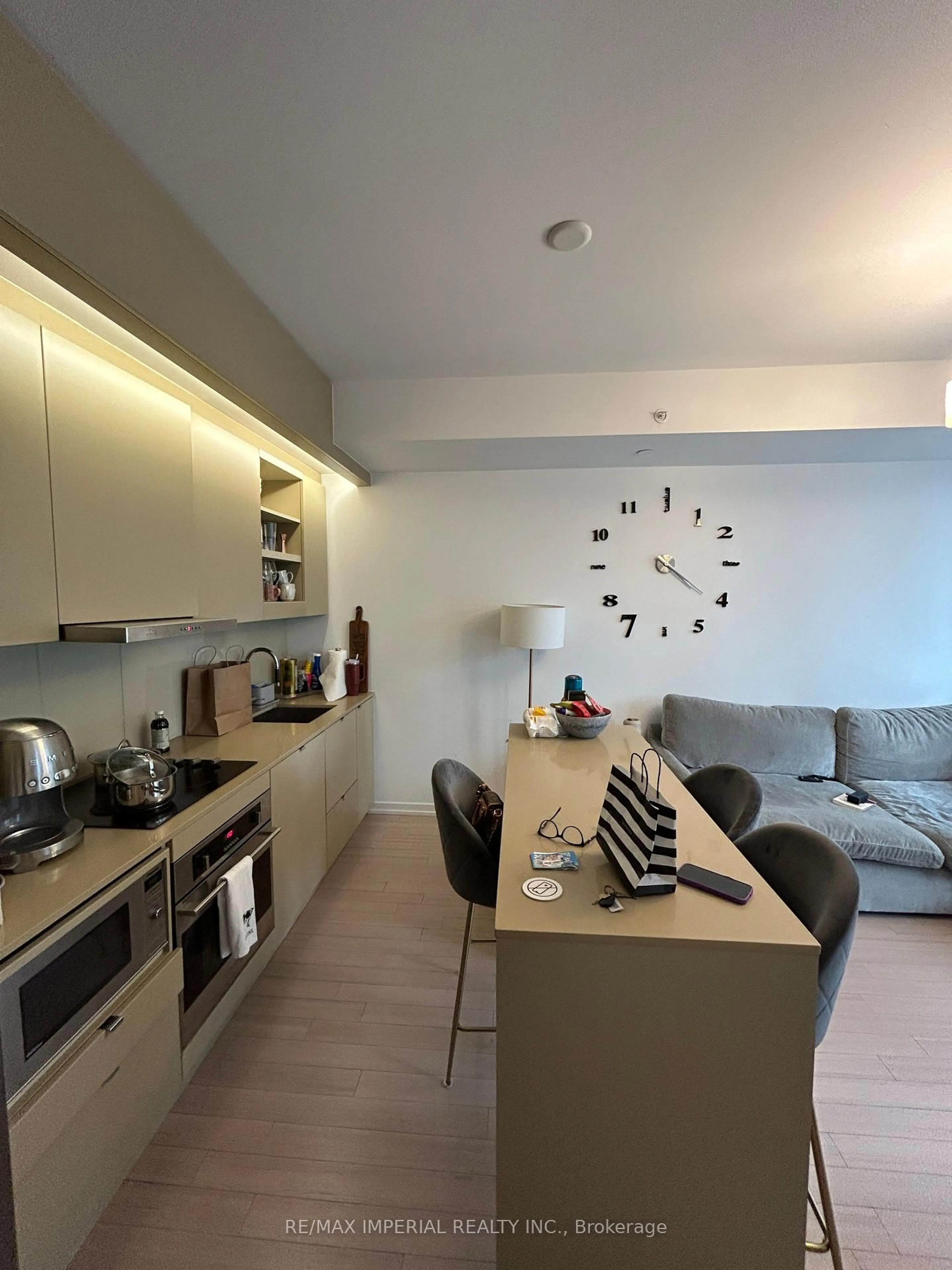 Open concept kitchen, wood/laminate floor for 101 Peter St #2708, Toronto Ontario M5V 0G6