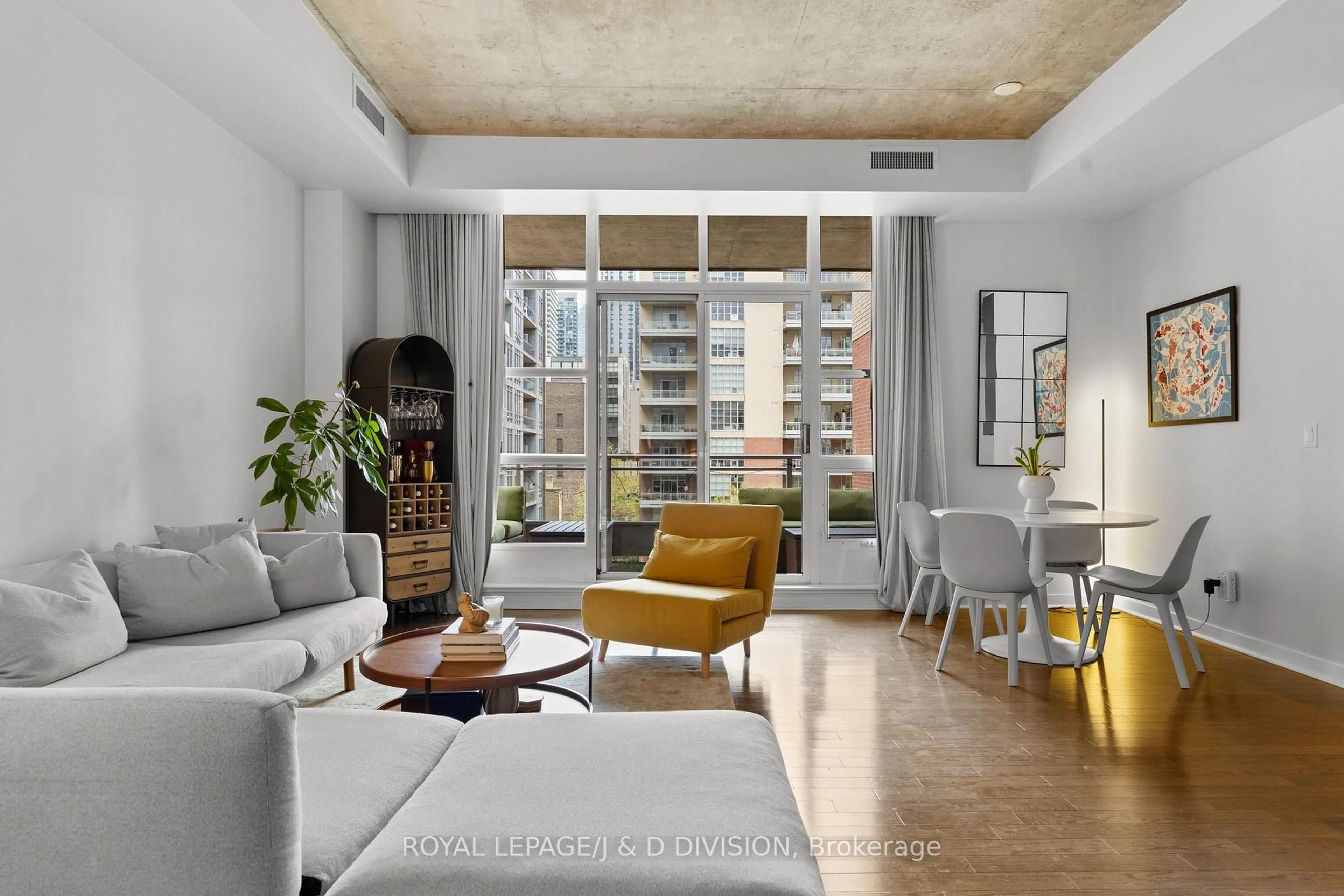 Living room with furniture, unknown for 19 Brant St #508, Toronto Ontario M5V 2L2