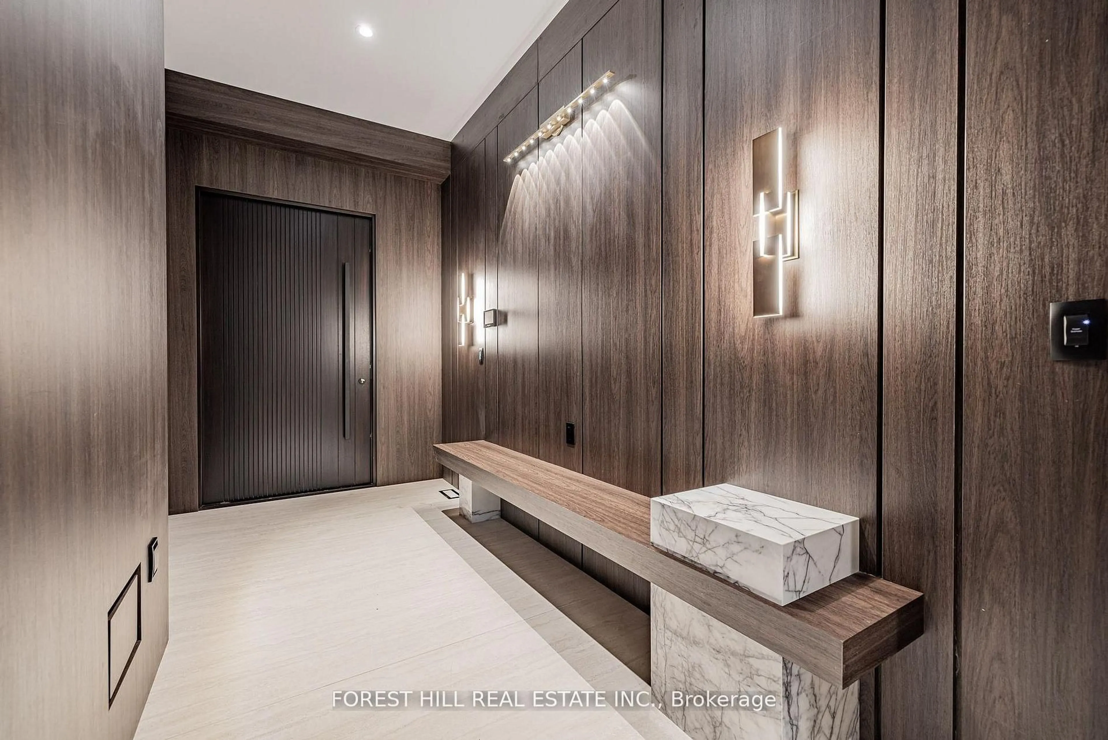 Indoor foyer for 184 Poyntz Ave, Toronto Ontario M2N 1J6