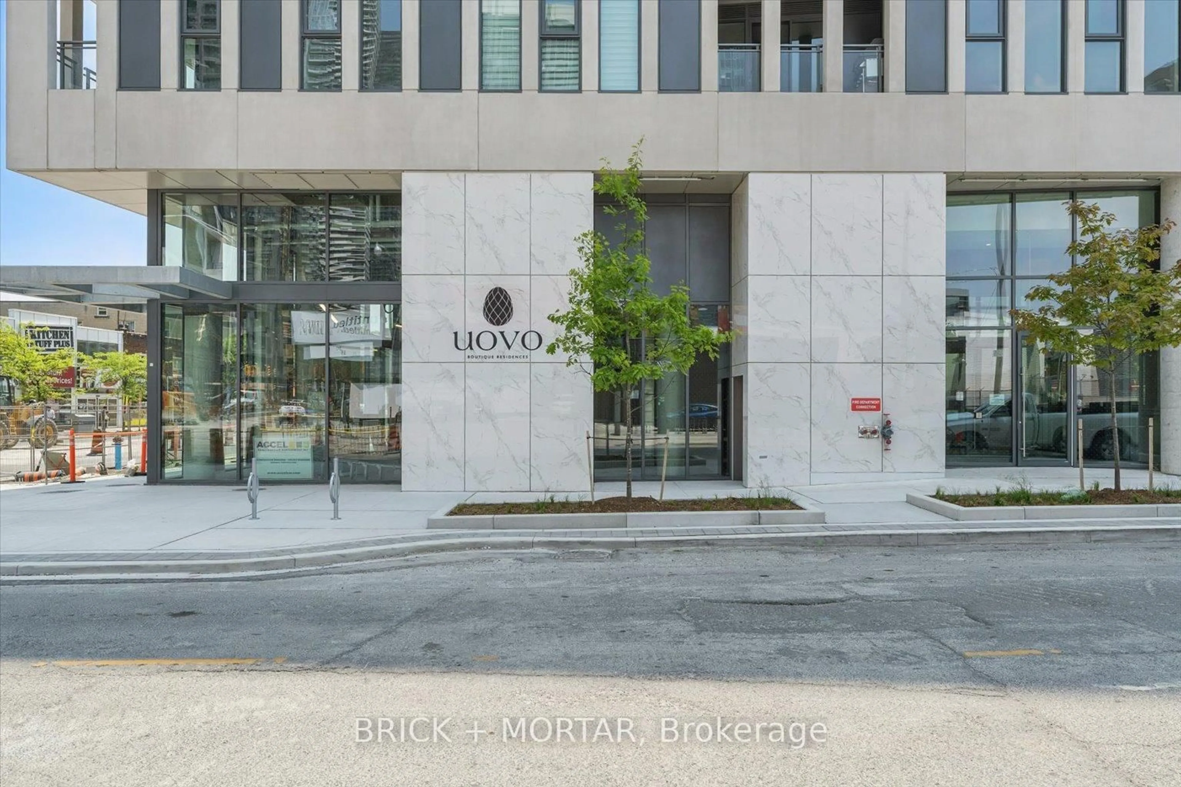 Indoor foyer for 1 Hillsdale Ave #806, Toronto Ontario M4S 0E5