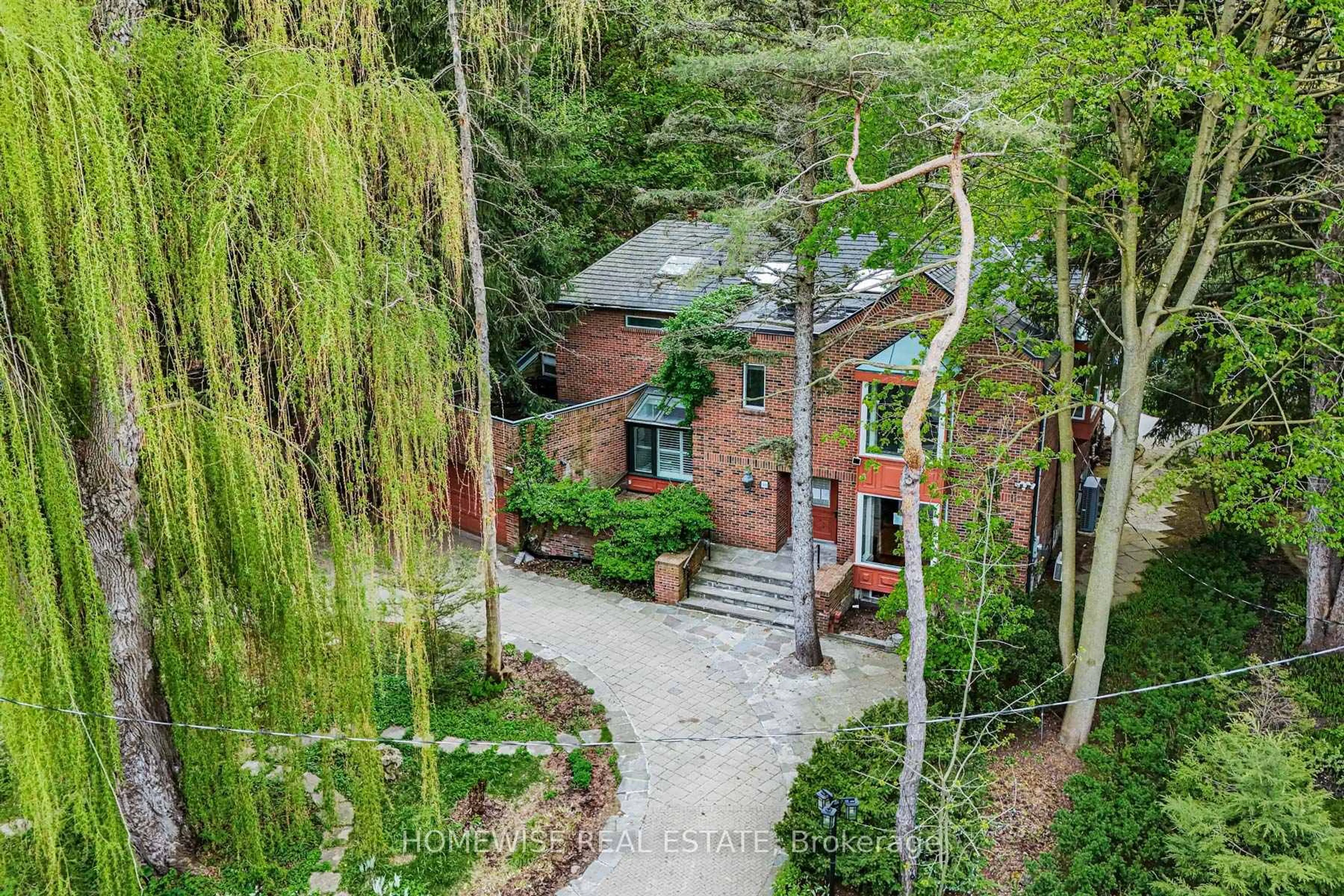 A pic from outside/outdoor area/front of a property/back of a property/a pic from drone, forest/trees view for 40 Donino Ave, Toronto Ontario M4N 2W7