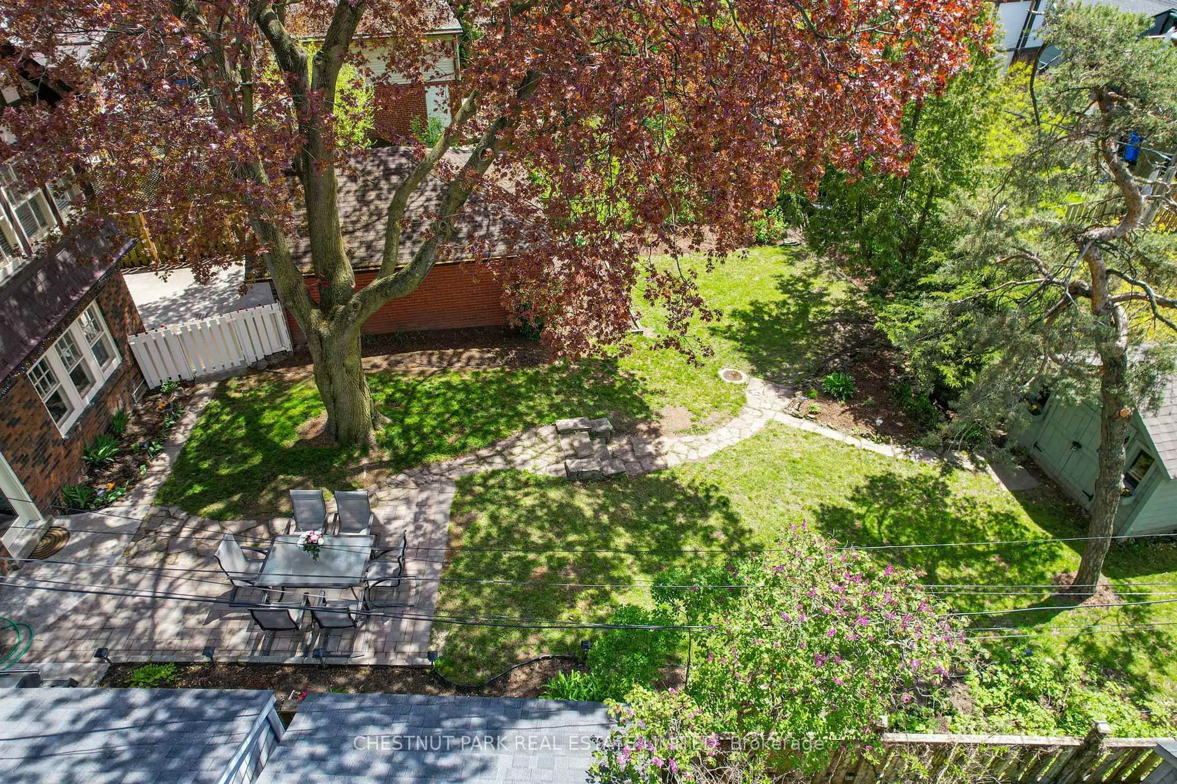 A pic from outside/outdoor area/front of a property/back of a property/a pic from drone, street for 14 Servington Cres, Toronto Ontario M4S 2J3