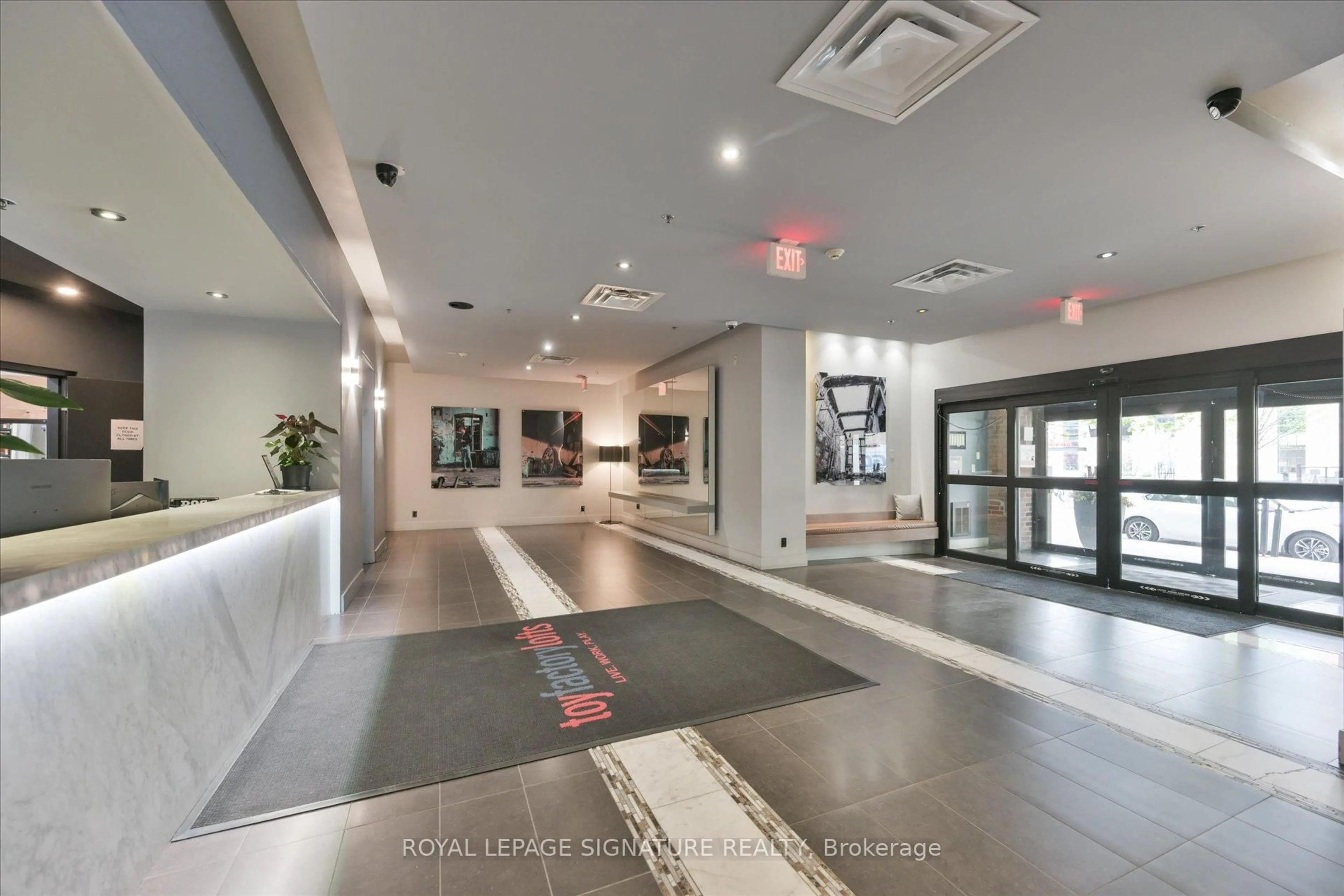 Indoor foyer for 43 Hanna Ave #618, Toronto Ontario M6K 1X1