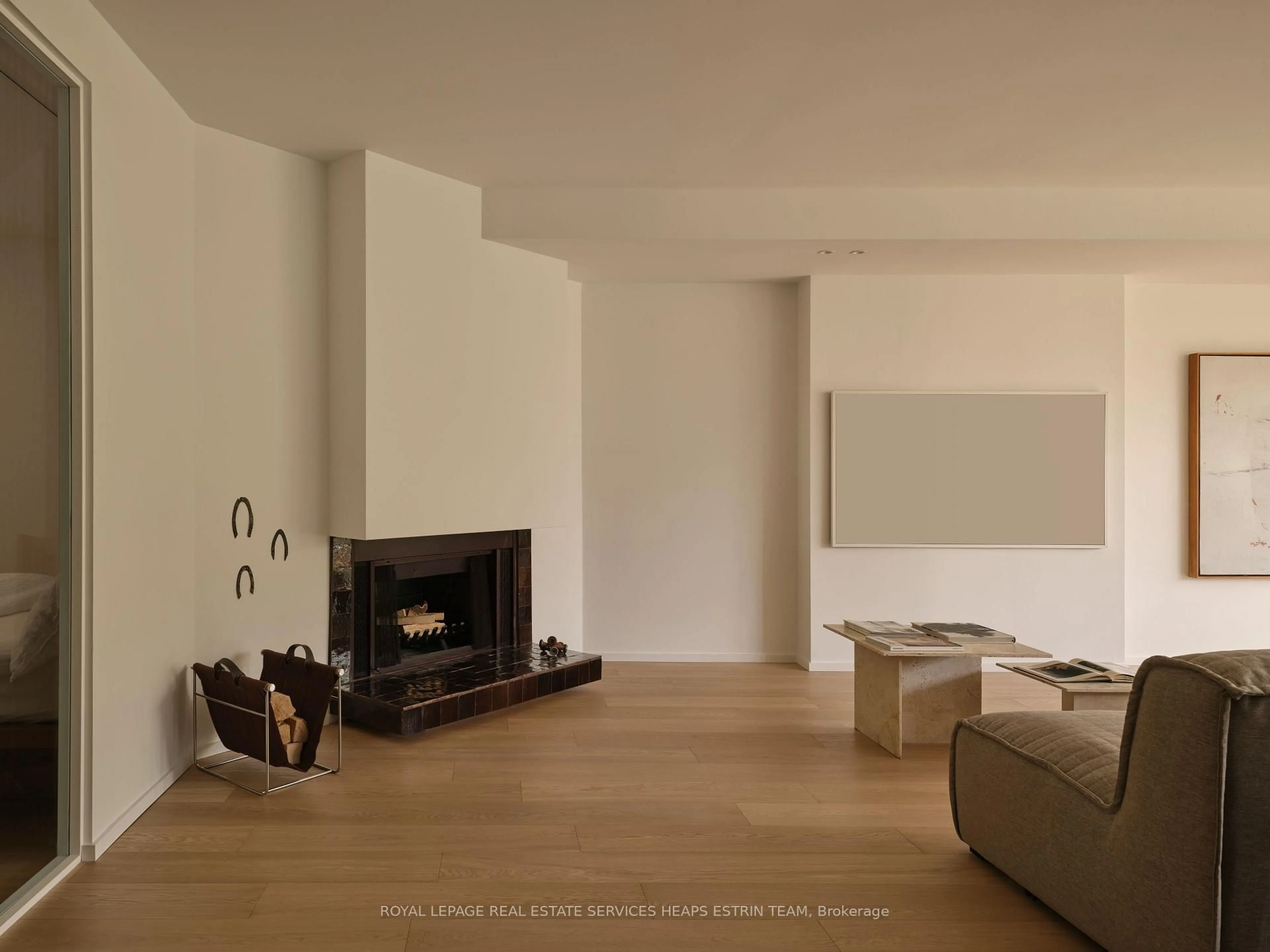 A pic of a room for 225 Davenport Rd #514, Toronto Ontario M5R 3R2