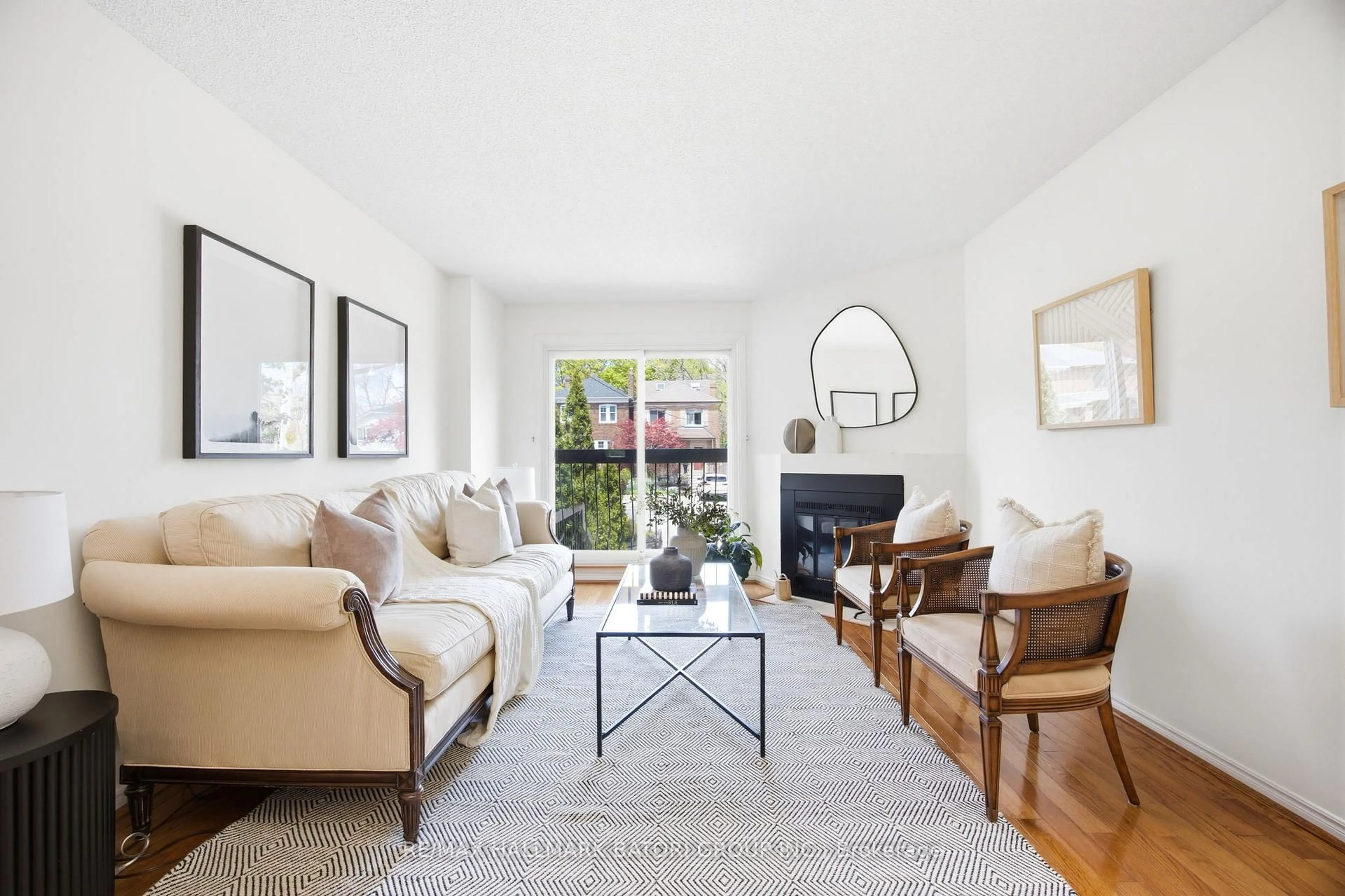 Living room with furniture, unknown for 547 Merton St, Toronto Ontario M4S 1B4
