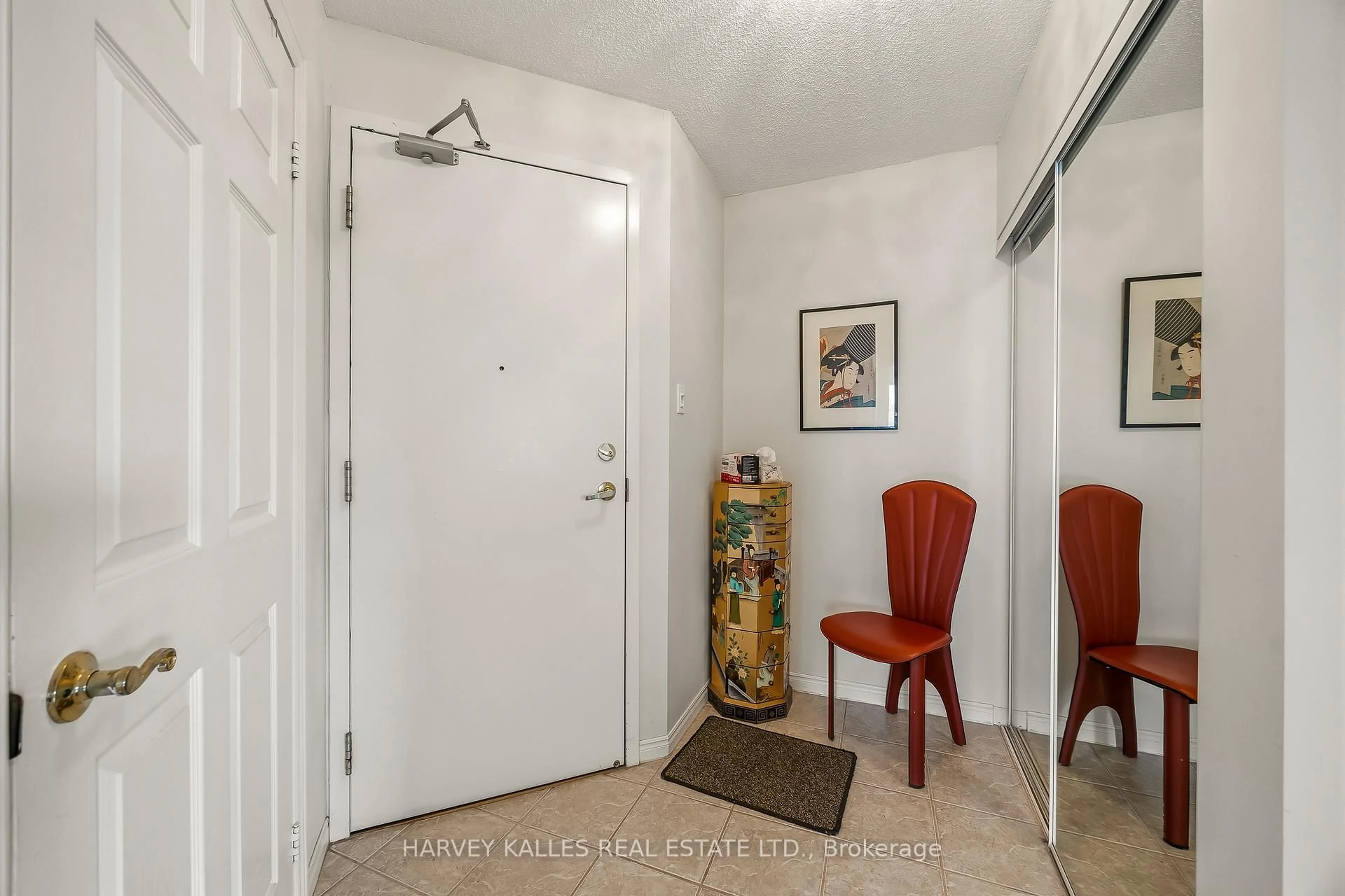 Indoor entryway for 300 Balliol St #612, Toronto Ontario M4S 2G6