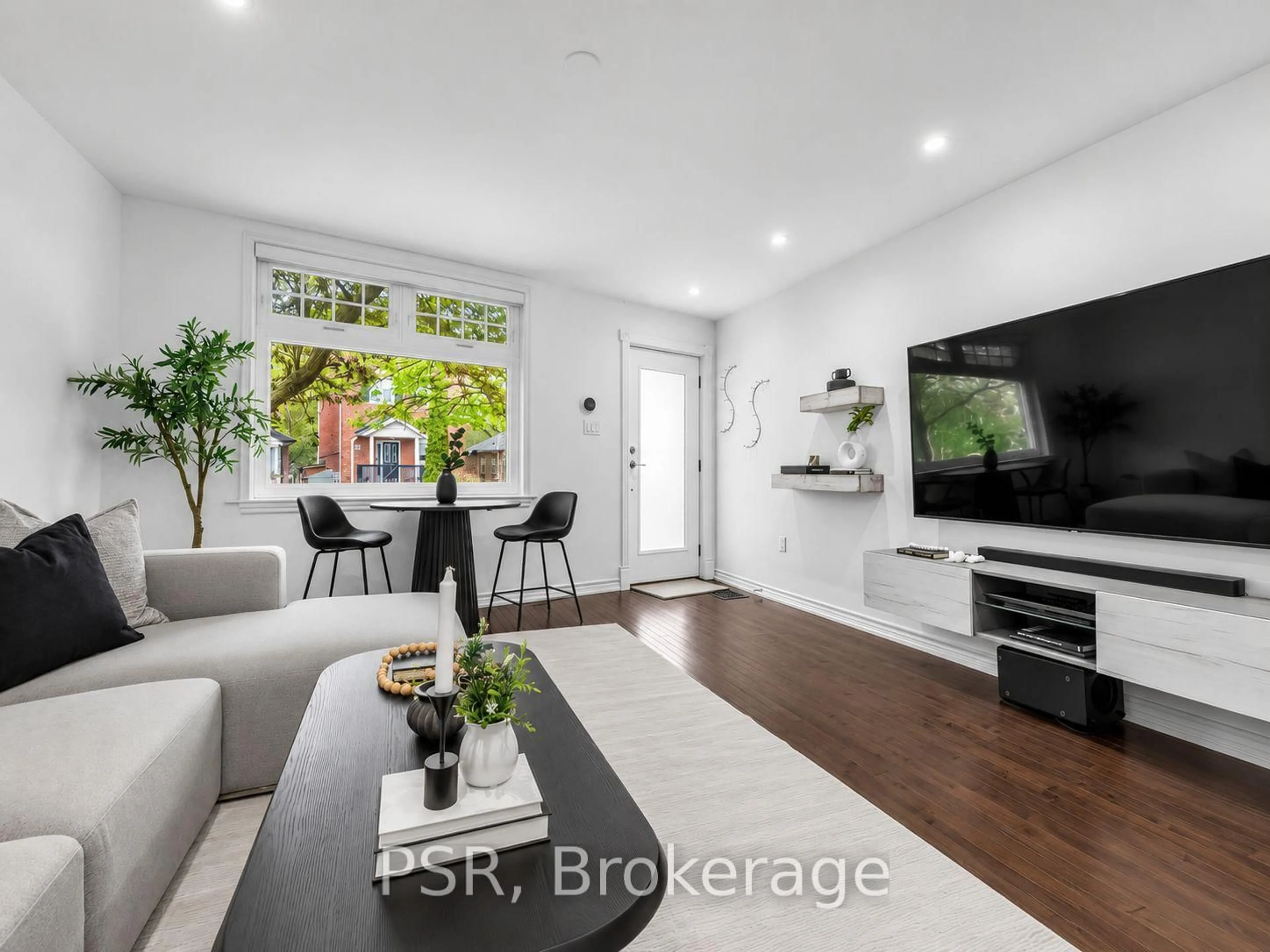 Living room with furniture, unknown for 562 Arlington Ave, Toronto Ontario M6C 3A5