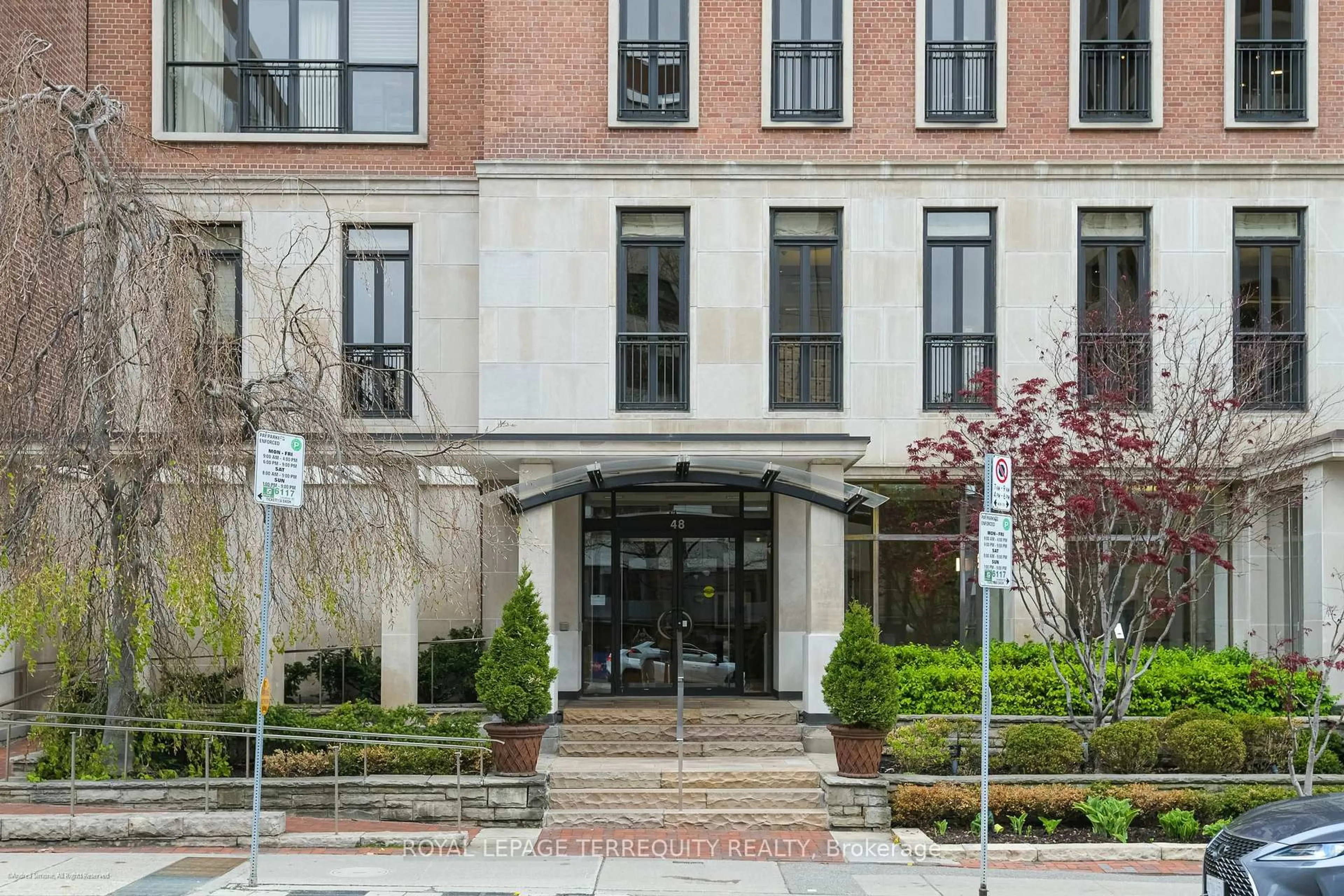Indoor foyer for 48 St Clair Ave #406, Toronto Ontario M4V 2Z2