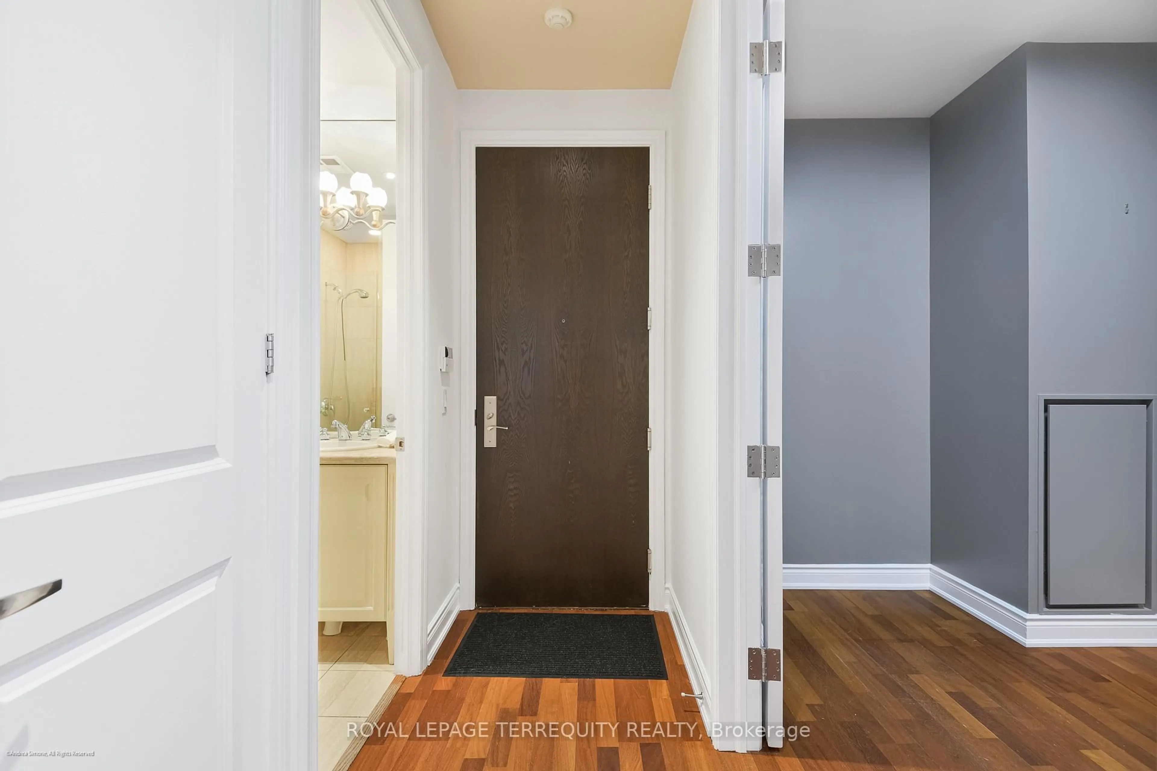 Indoor entryway for 48 St Clair Ave #406, Toronto Ontario M4V 2Z2