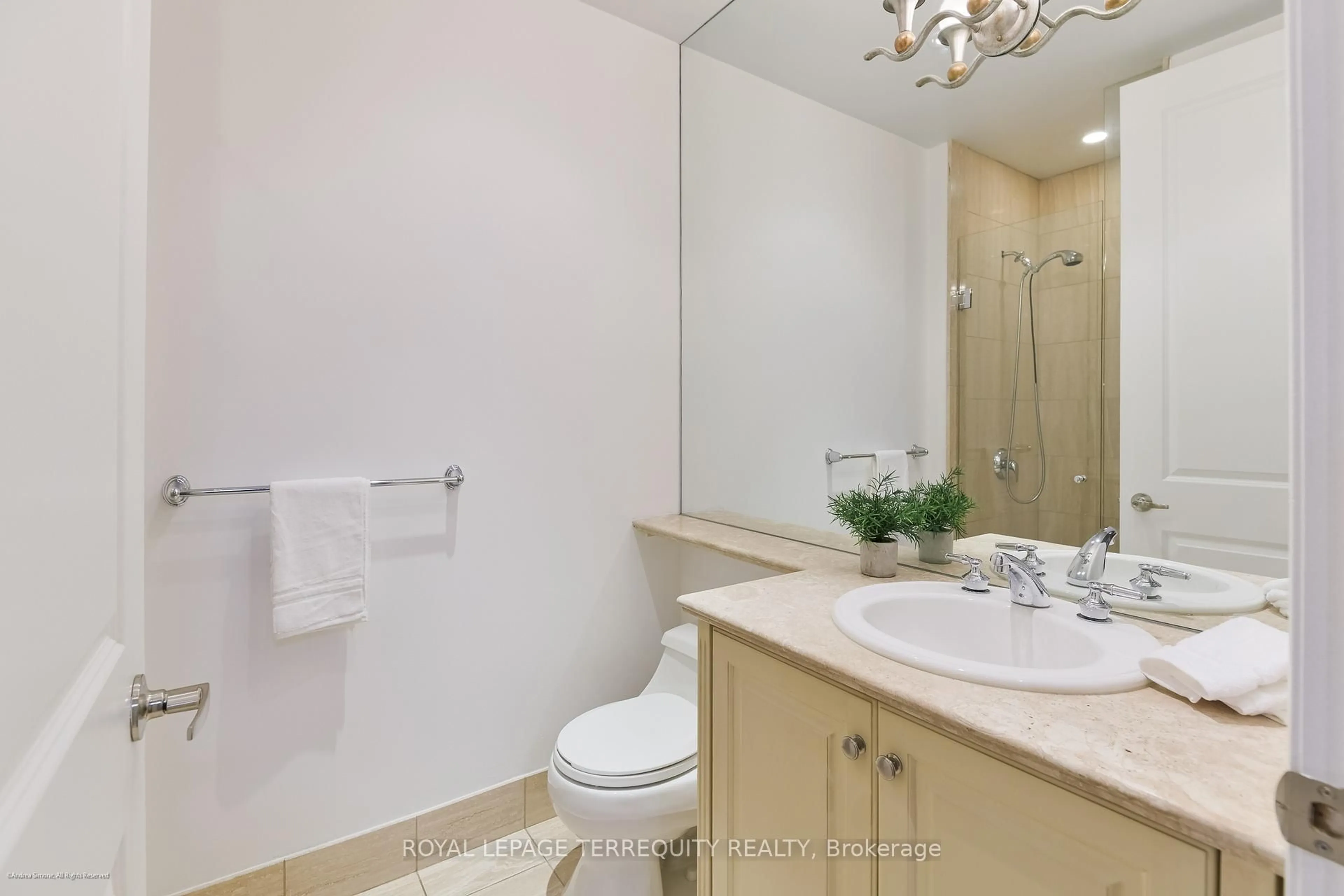 Standard bathroom, ceramic/tile floor for 48 St Clair Ave #406, Toronto Ontario M4V 2Z2