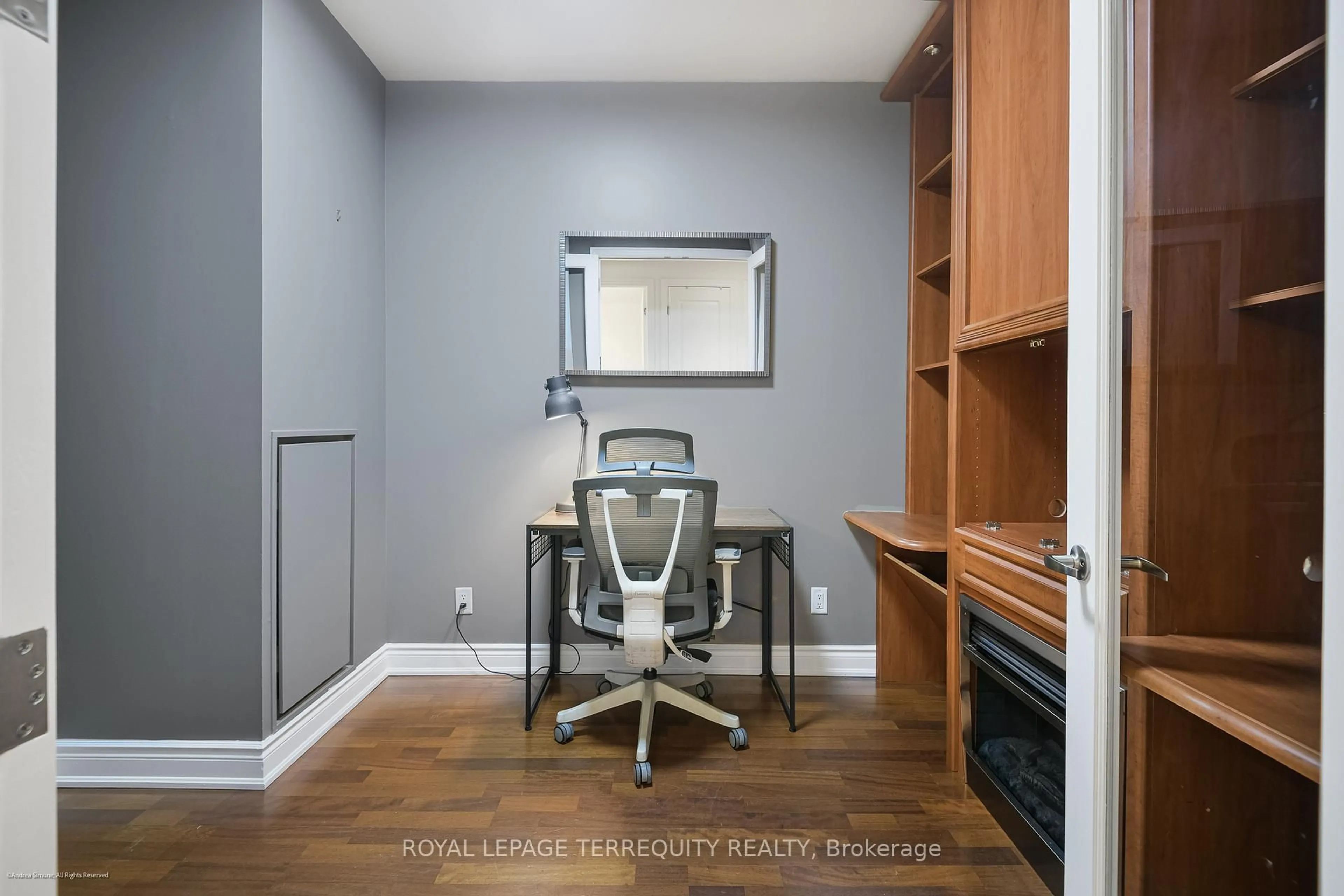 A pic of a room for 48 St Clair Ave #406, Toronto Ontario M4V 2Z2