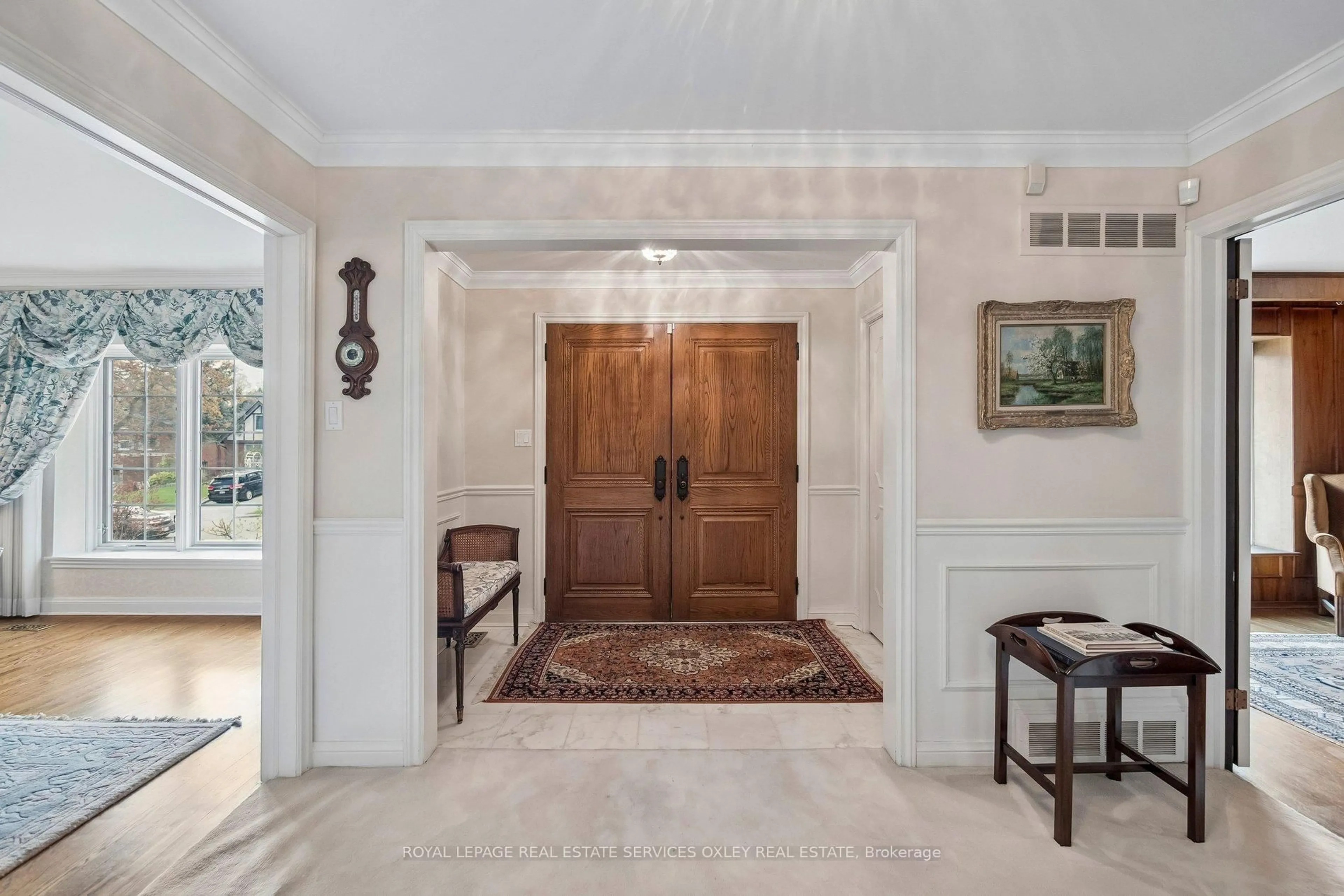 Indoor entryway for 18 Swansdown Dr, Toronto Ontario M2L 2N1