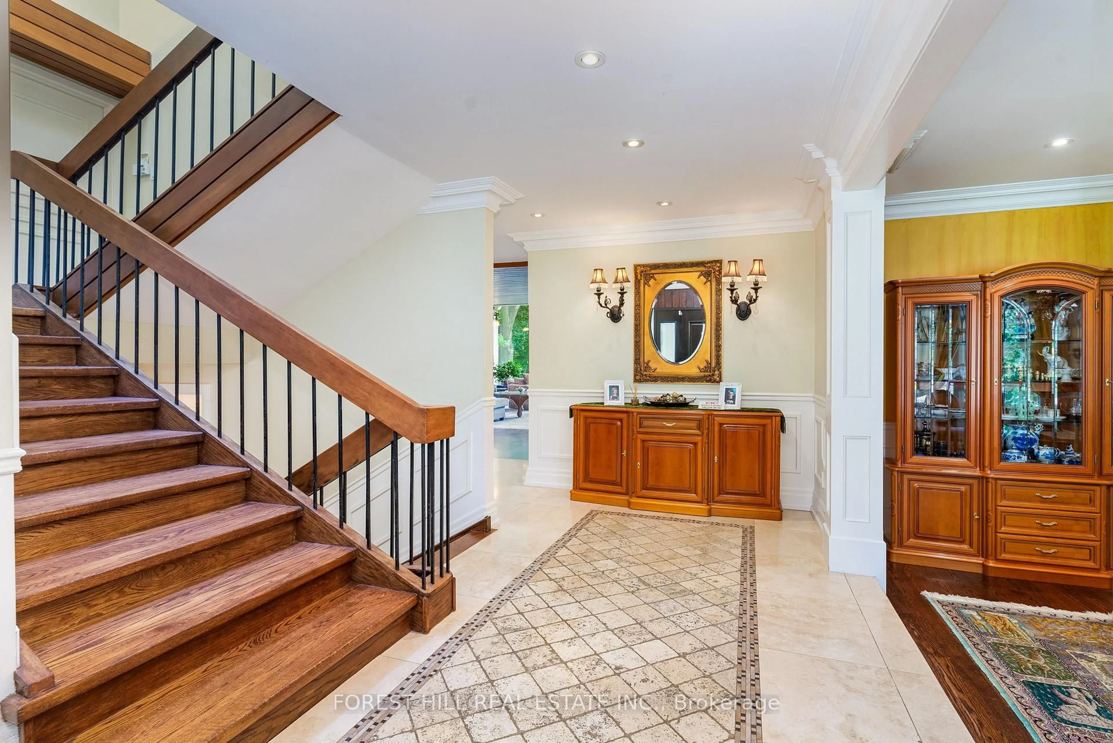 Indoor foyer for 161 Owen Blvd, Toronto Ontario M2P 1G8