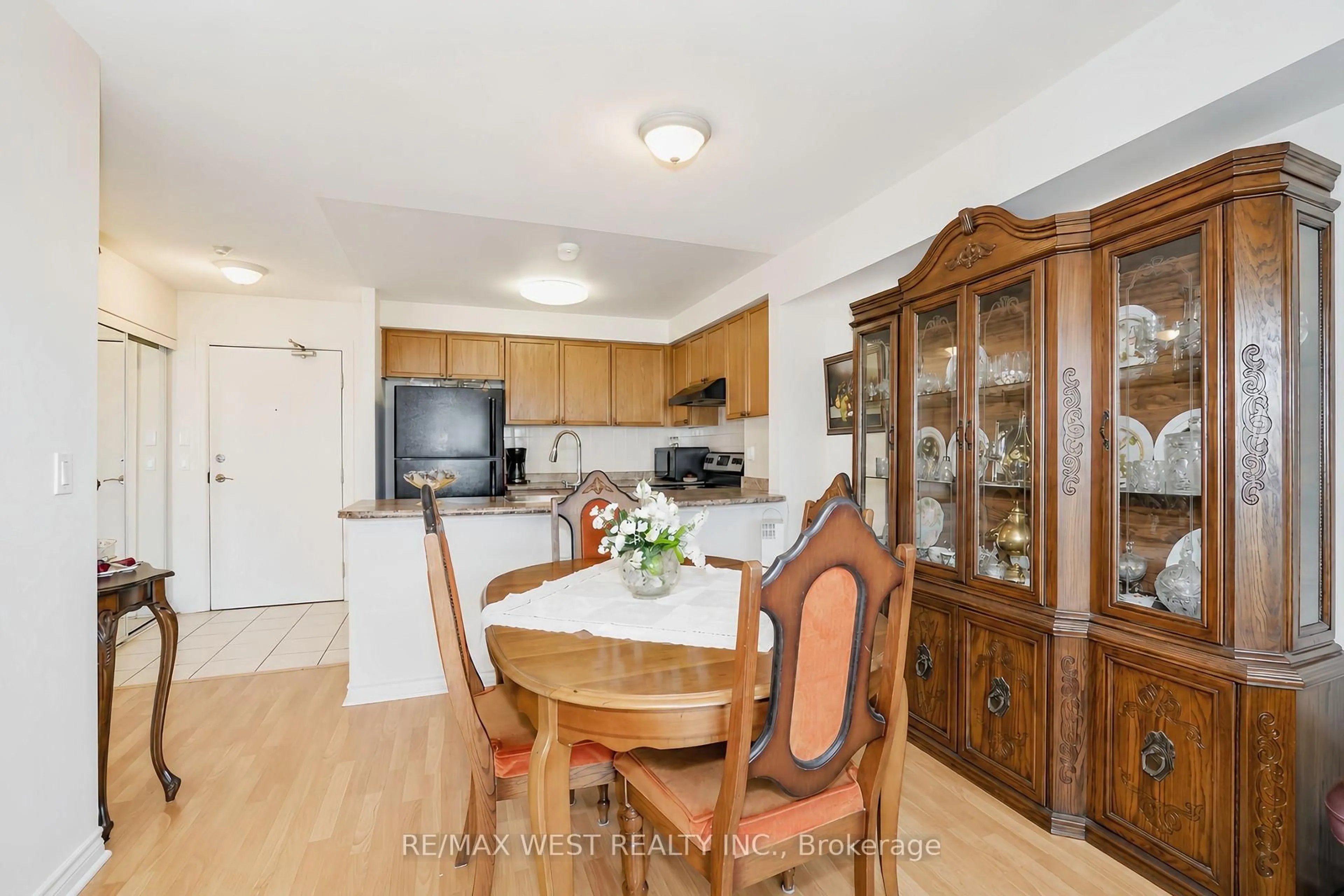 Unknown for 1030 Sheppard Ave #208, Toronto Ontario M3H 6C1
