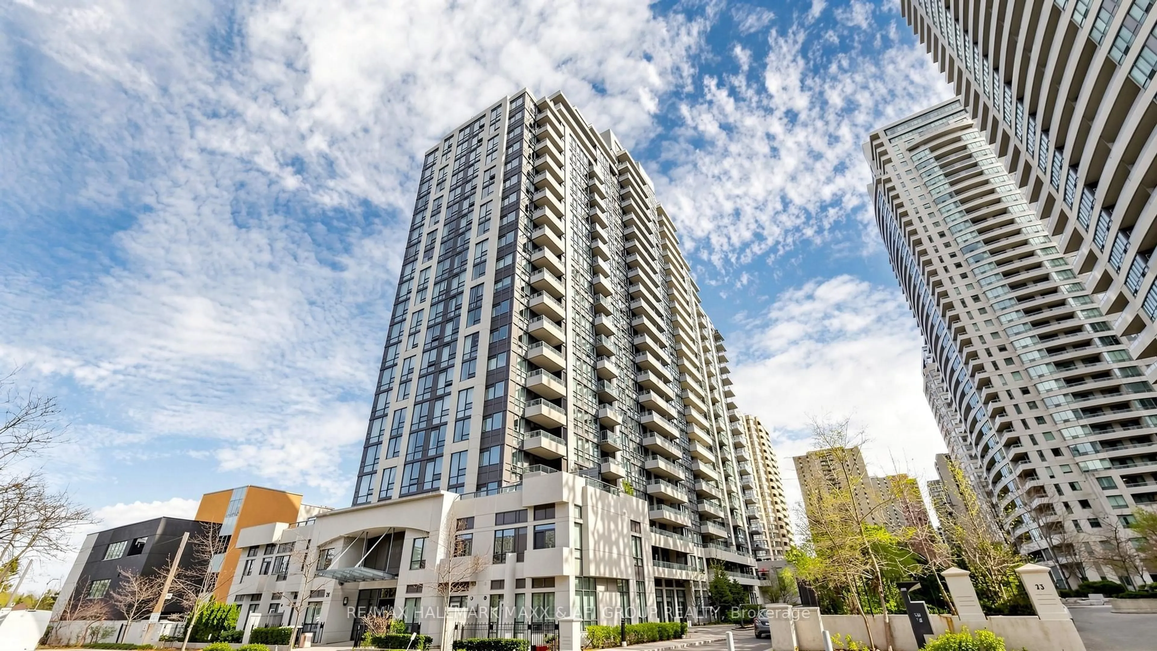 Patio, building for 35 Hollywood Ave #1122, Toronto Ontario M2N 0A9